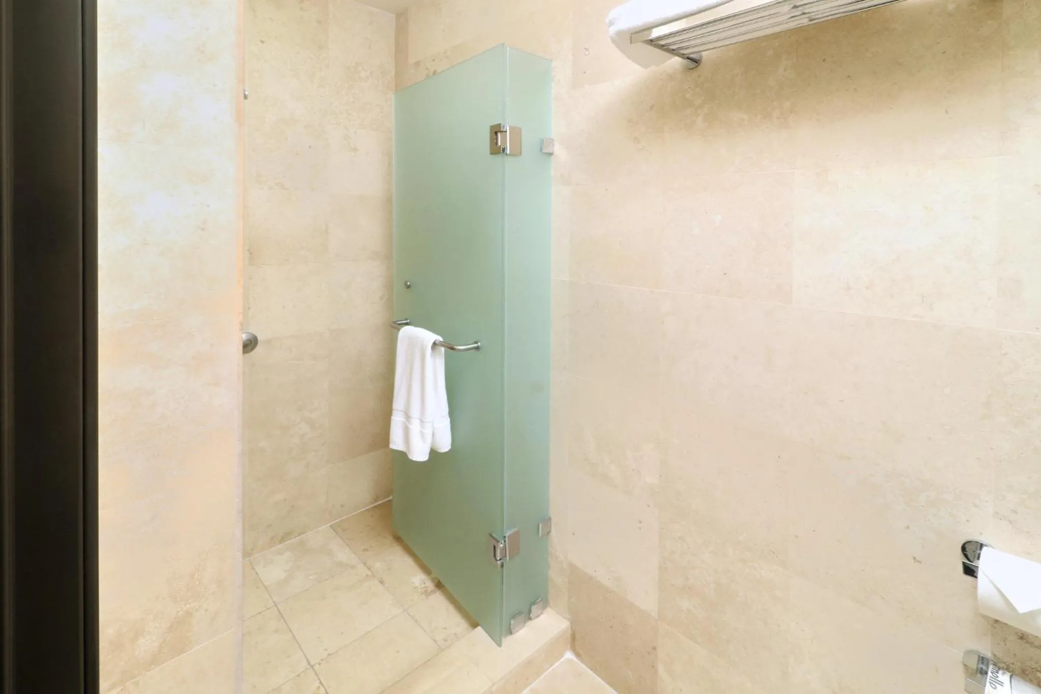 Bathroom in Holiday Inn Express Ciudad Del Carmen by IHG