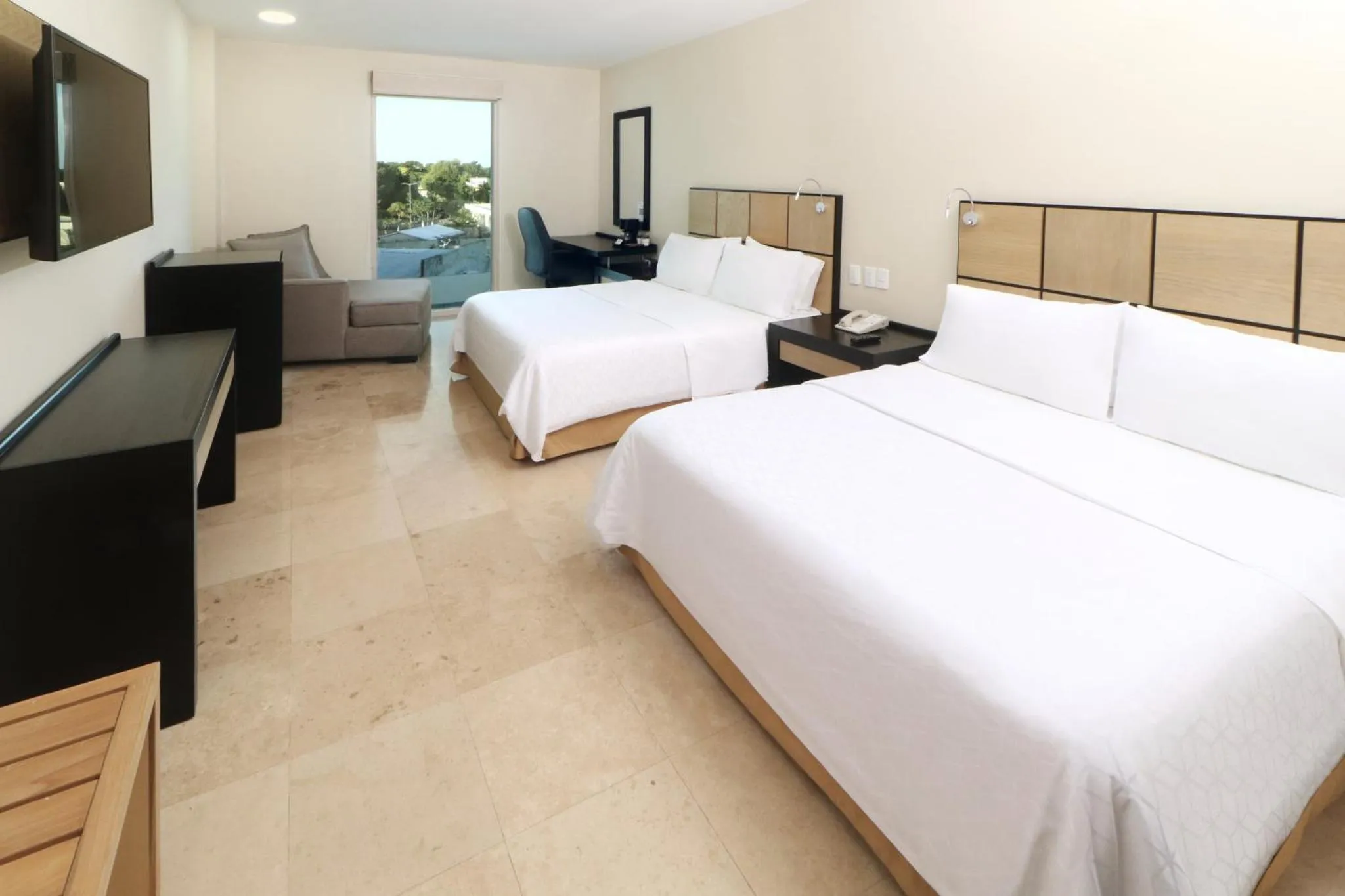 Photo of the whole room, Bed in Holiday Inn Express Ciudad Del Carmen by IHG
