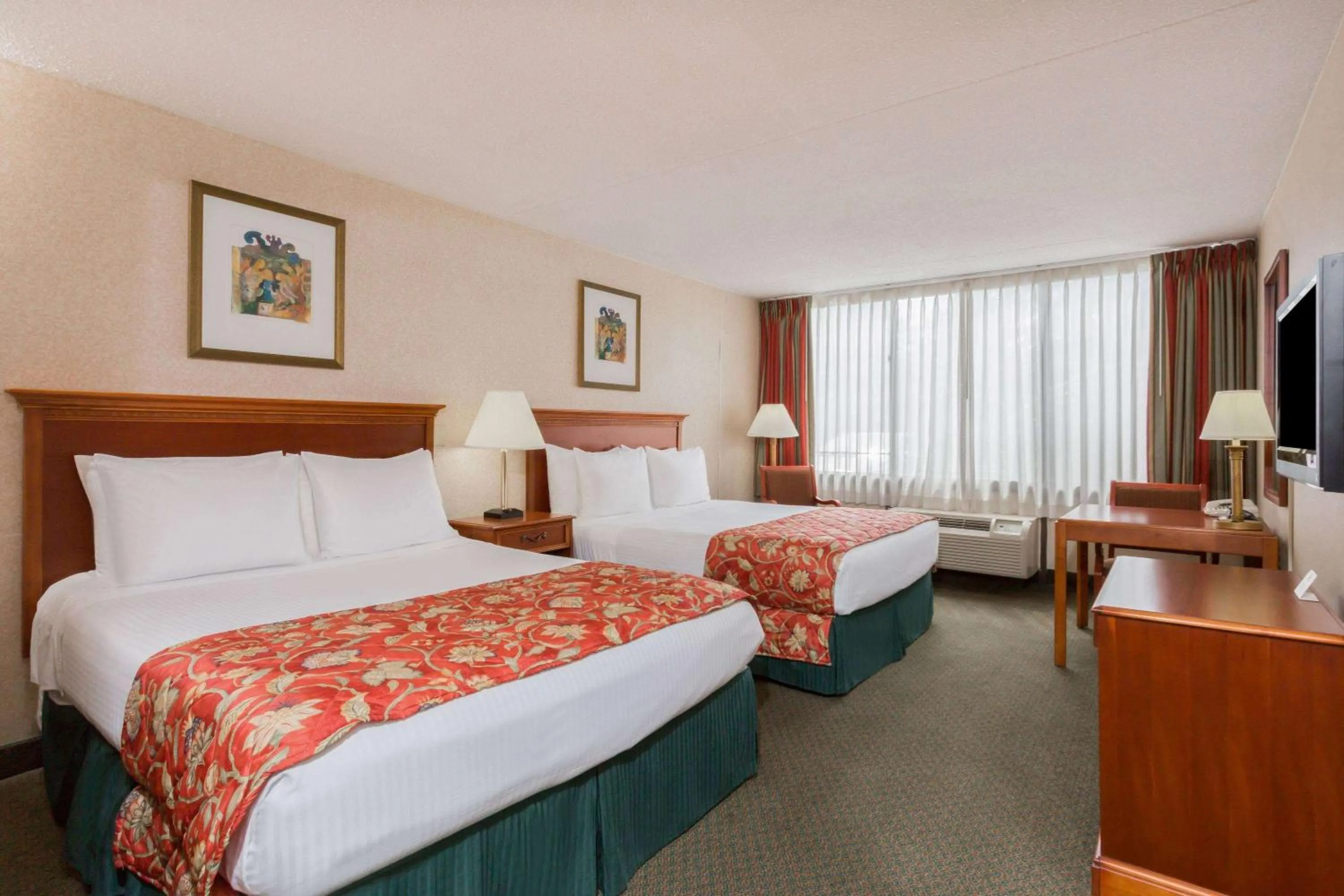 Photo of the whole room, Bed in Ramada by Wyndham Triangle/Quantico