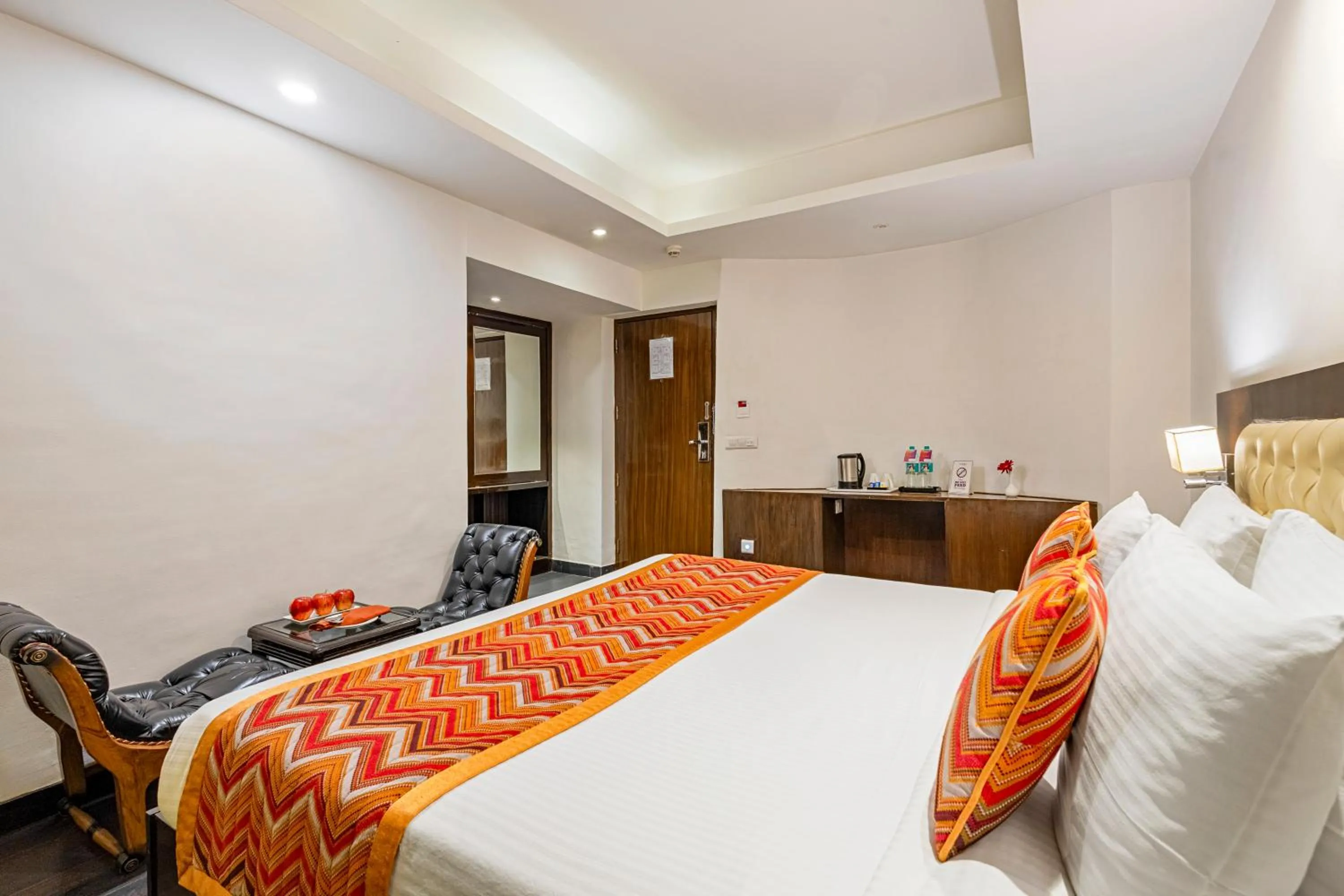 Bedroom, Bed in Sterling Kufri