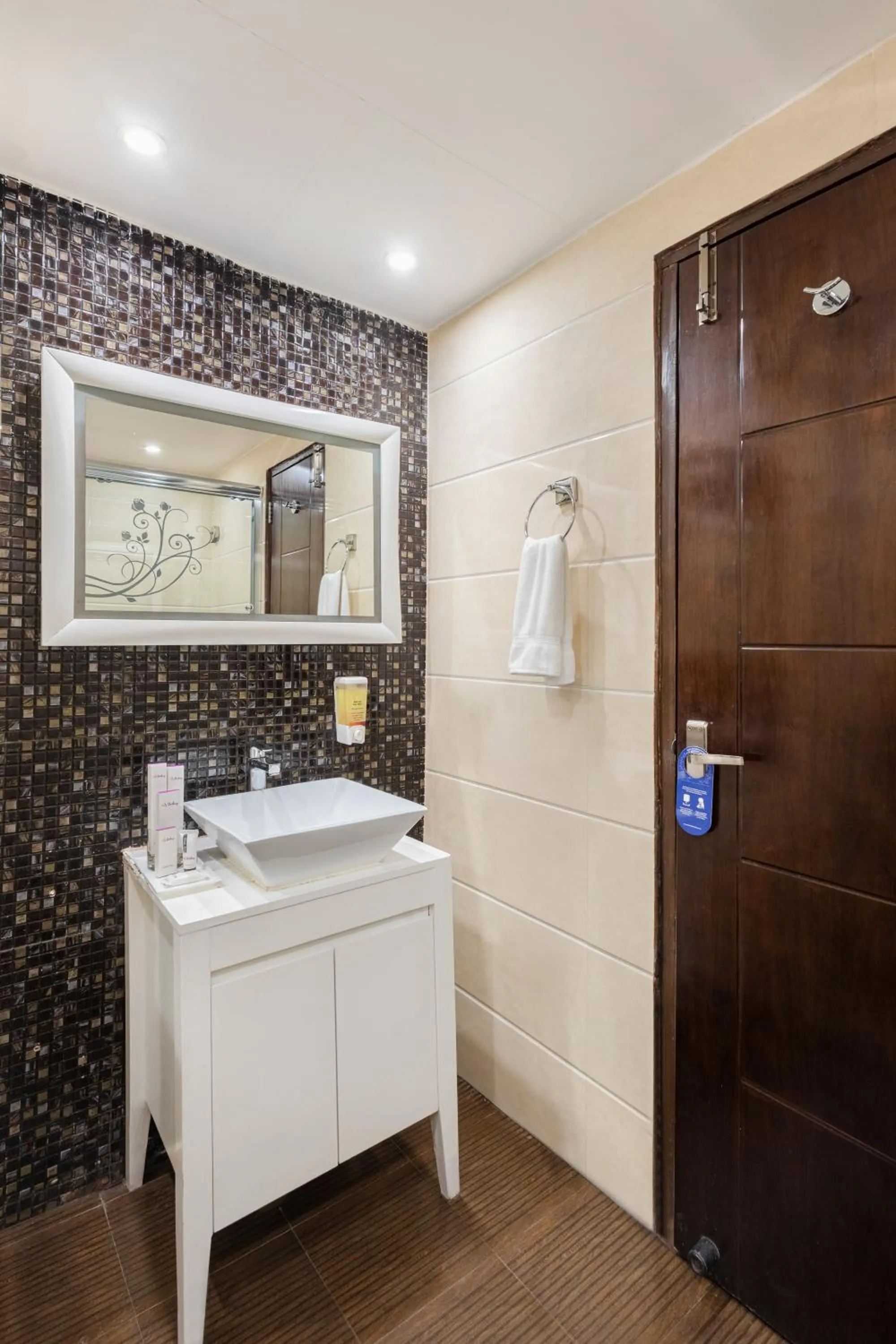 Bathroom in Sterling Kufri