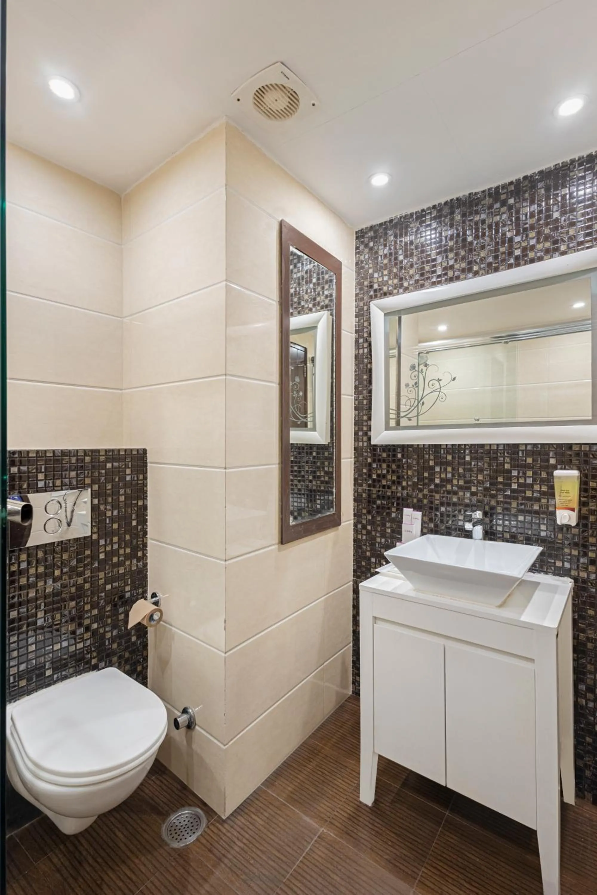 Bathroom in Sterling Kufri