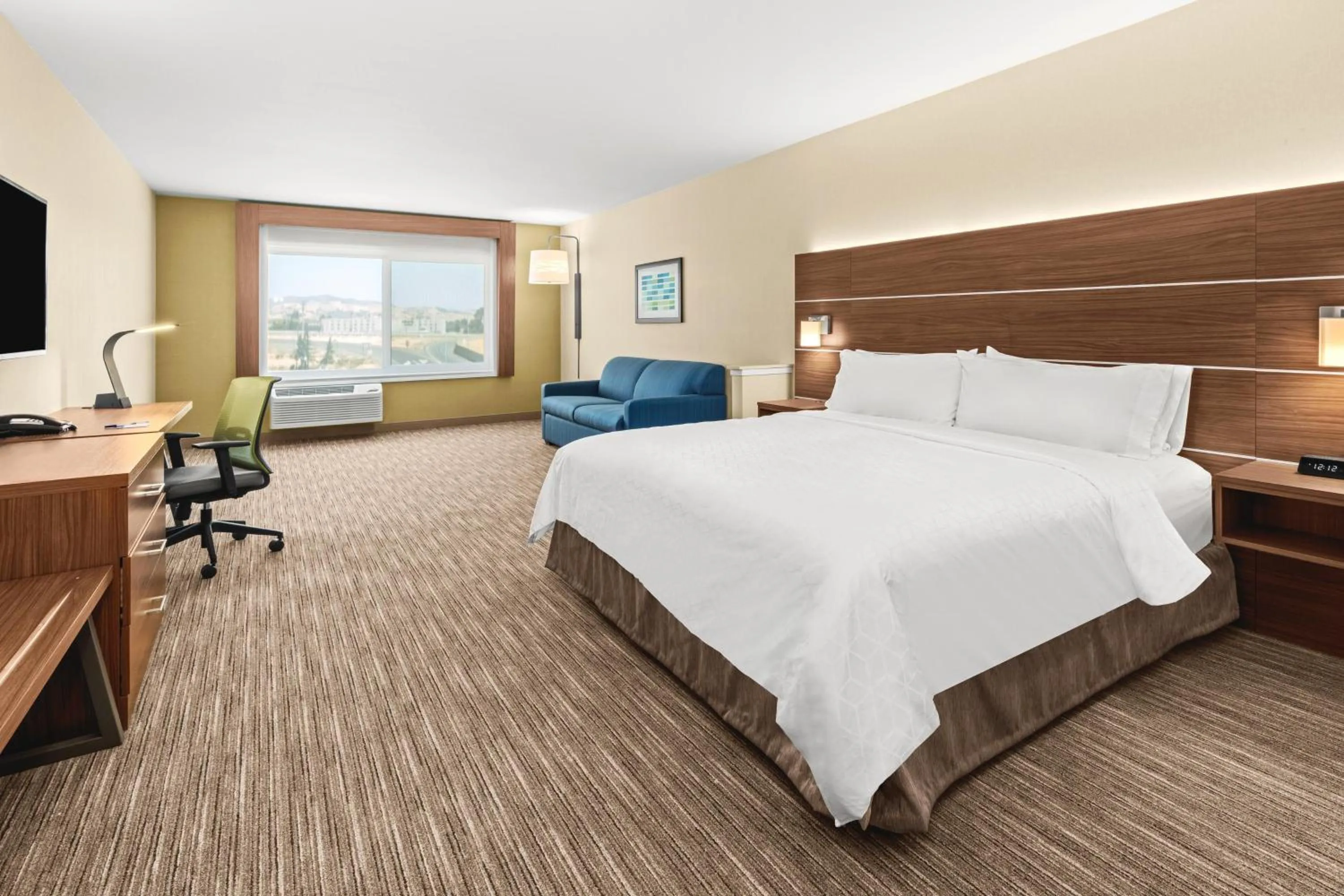 Photo of the whole room, Bed in Holiday Inn Express Corning by IHG