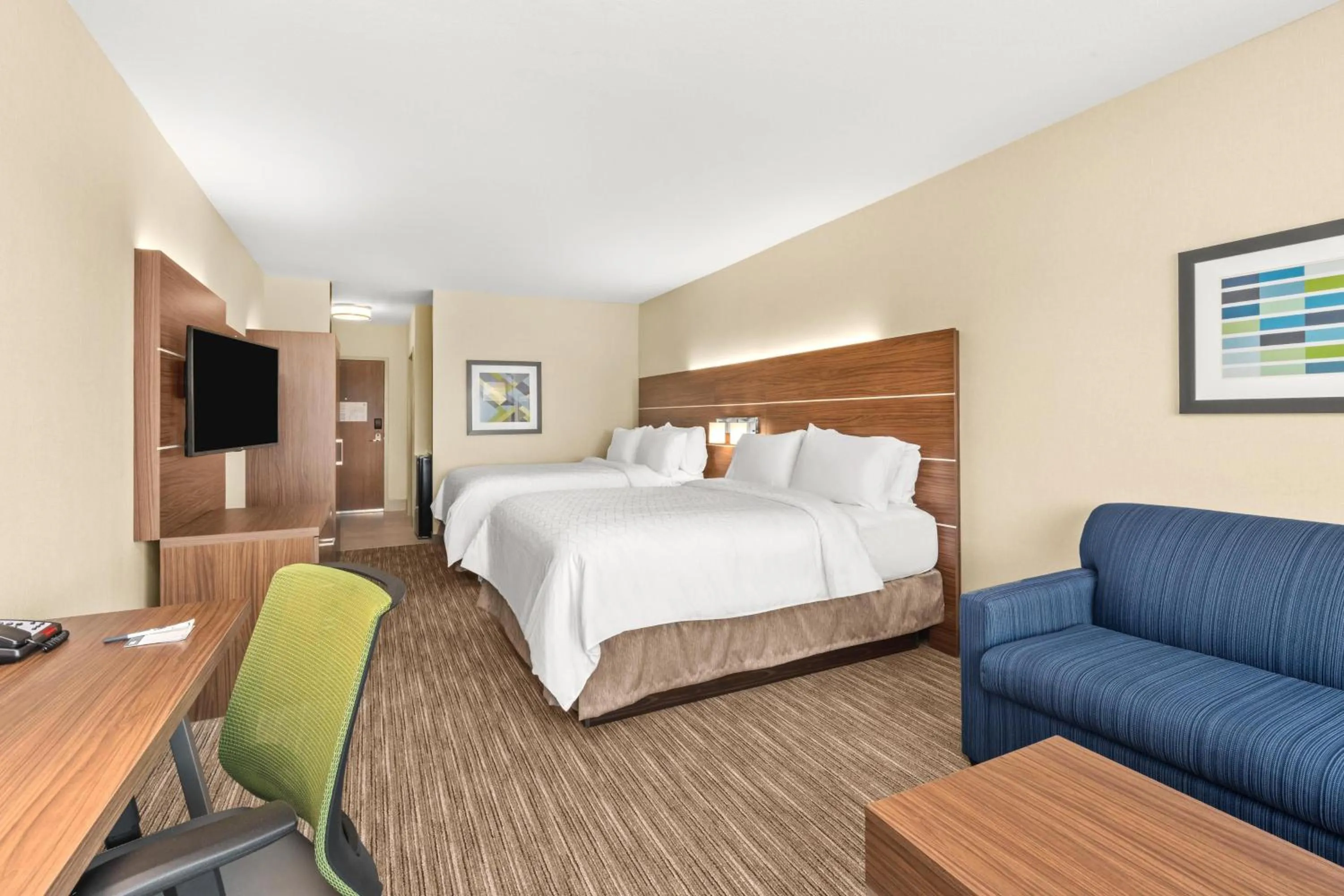 Photo of the whole room, Bed in Holiday Inn Express Corning by IHG