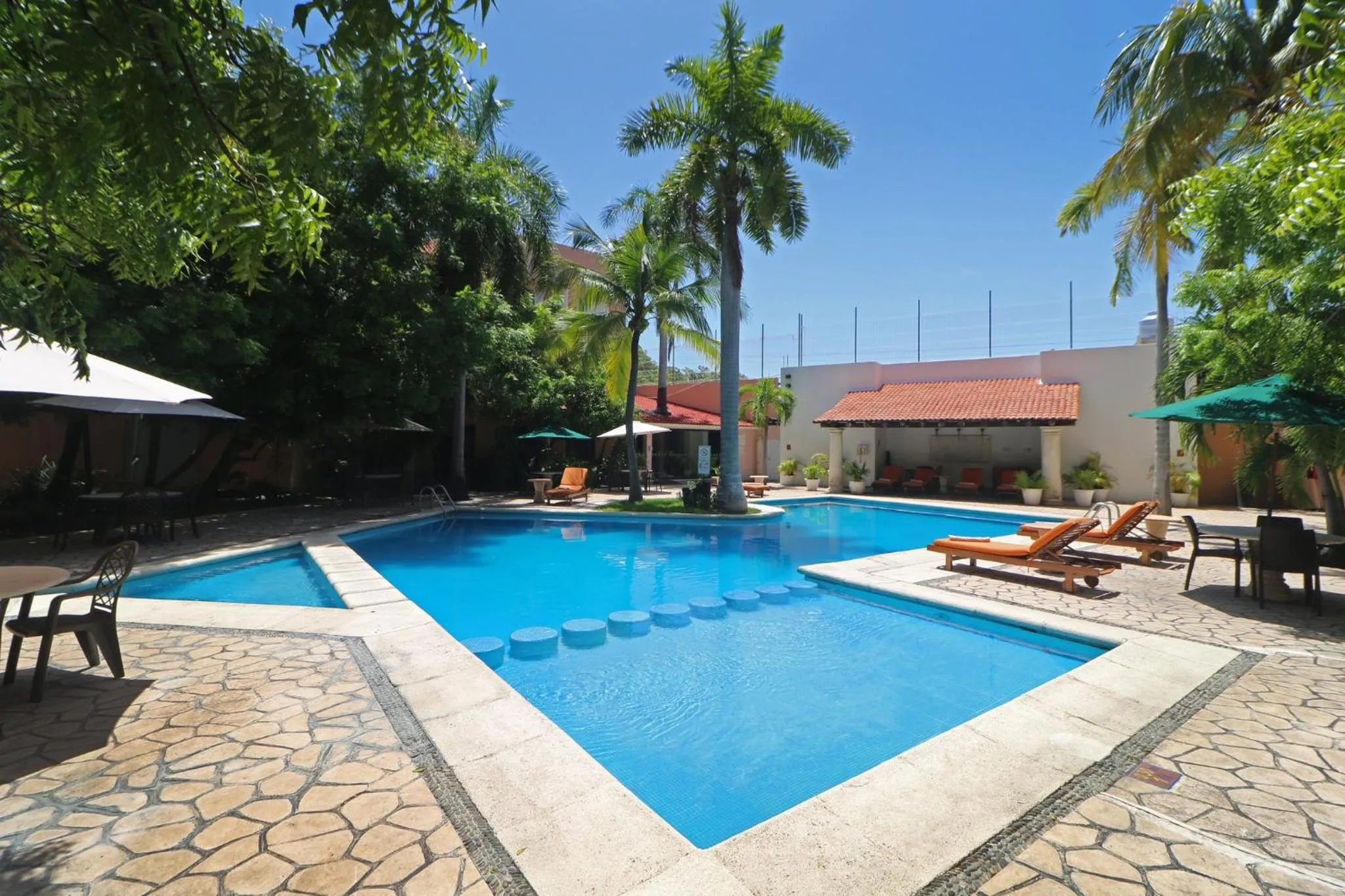 Swimming pool in Holiday Inn Ciudad Del Carmen by IHG