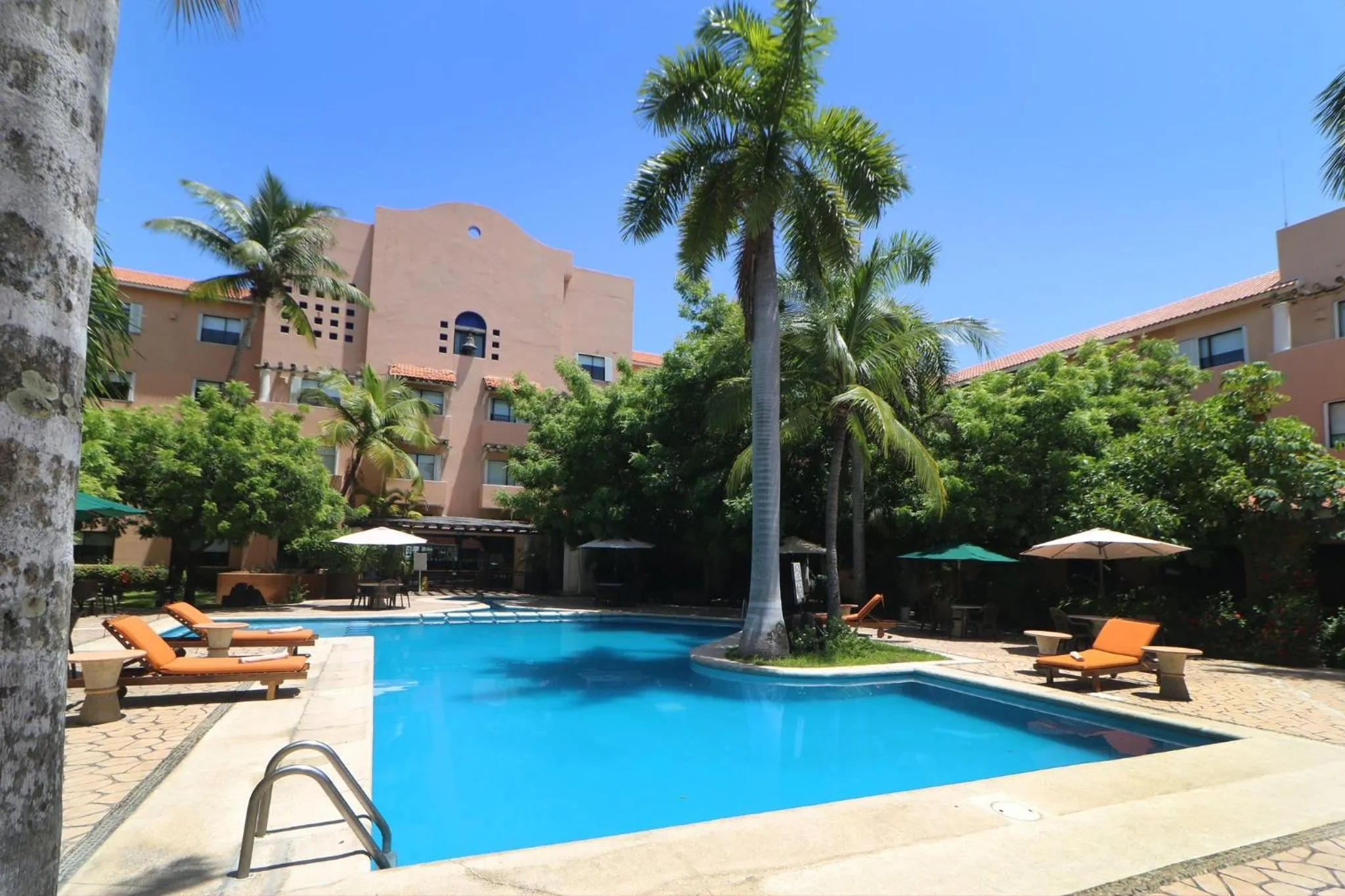 Swimming pool in Holiday Inn Ciudad Del Carmen by IHG