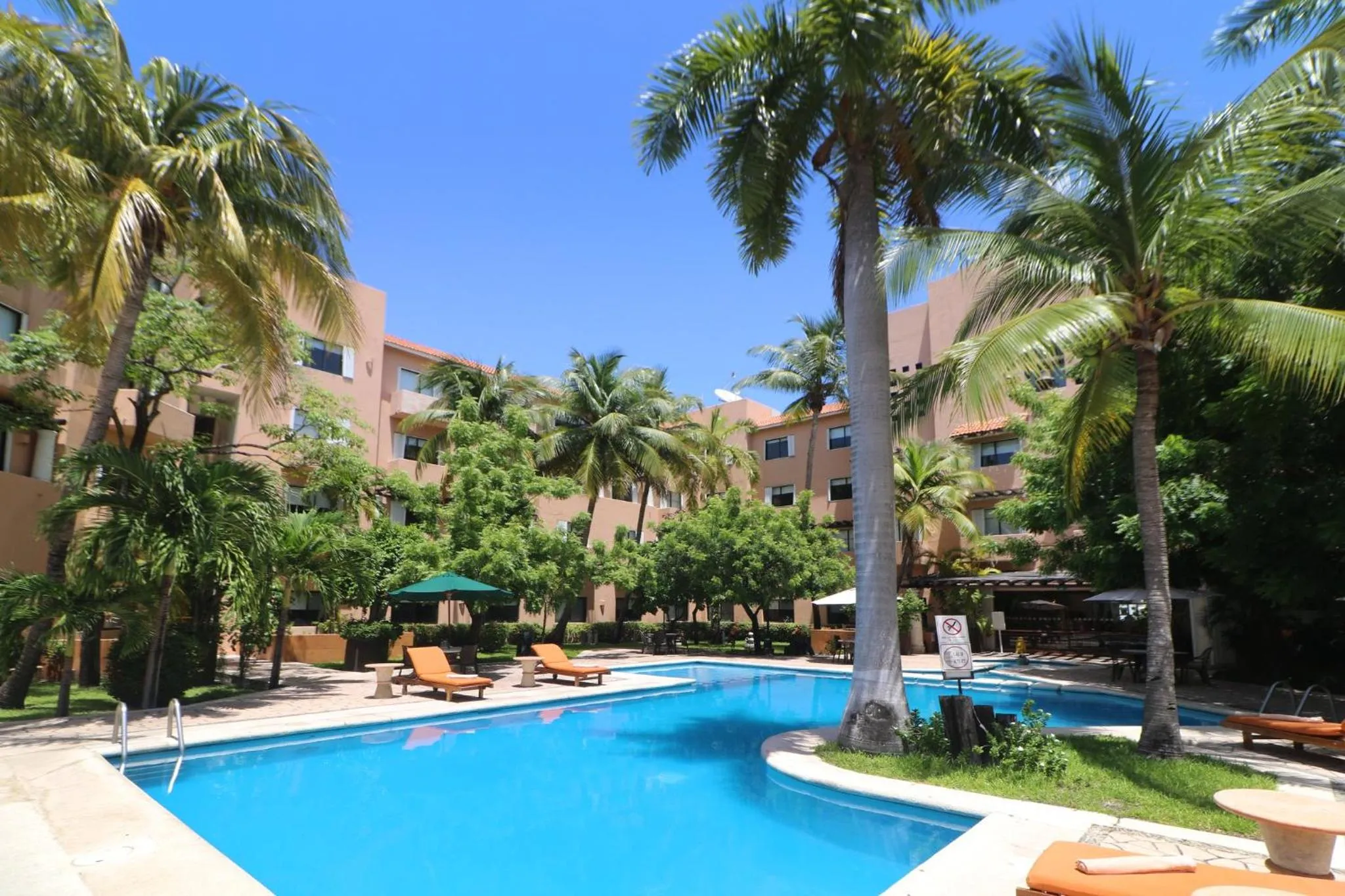 Swimming pool in Holiday Inn Ciudad Del Carmen by IHG