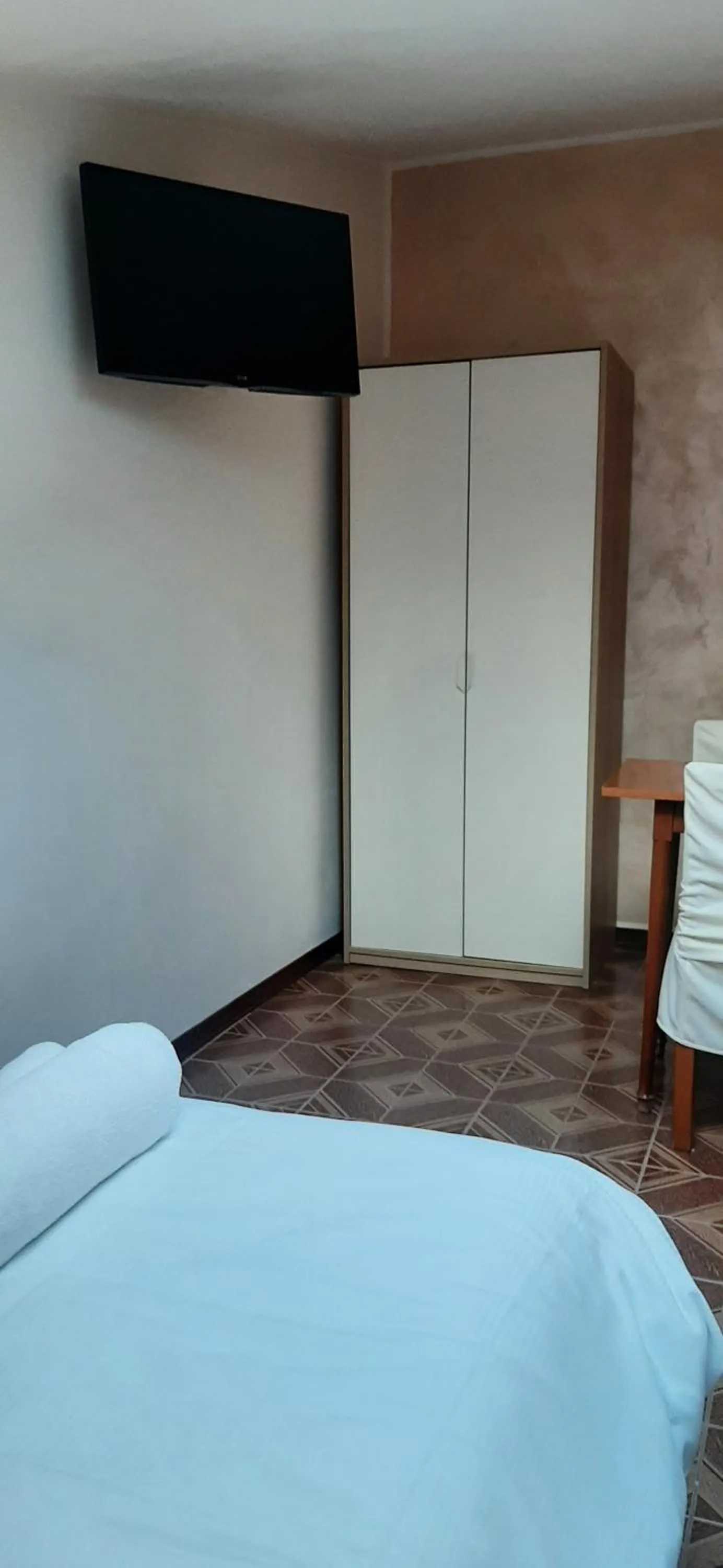 wardrobe in Camere Porto Vecchio con parcheggio a pochi passi dal castello