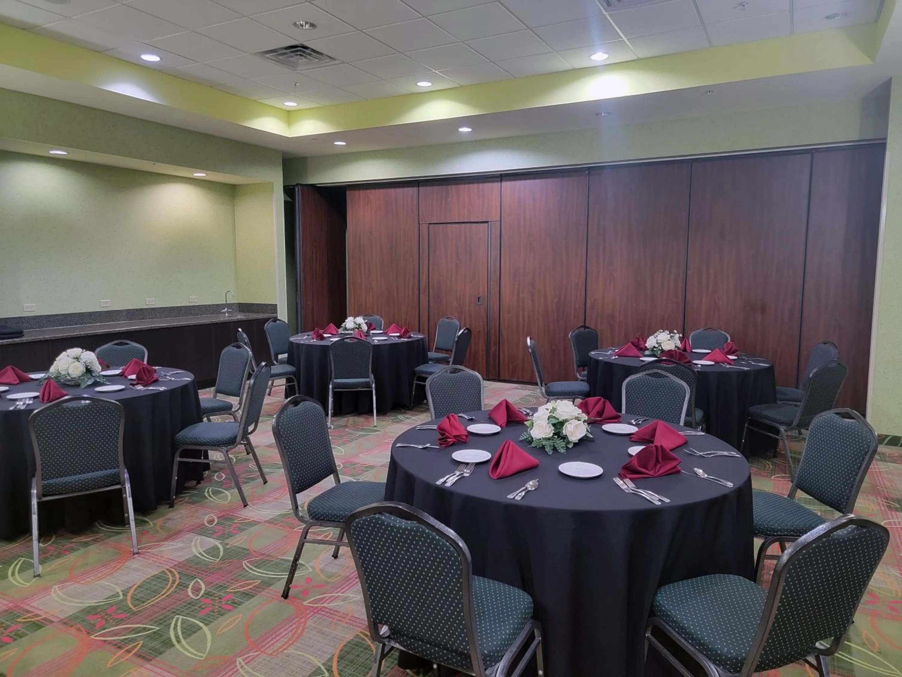 Meeting/conference room in Holiday Inn Garland by IHG