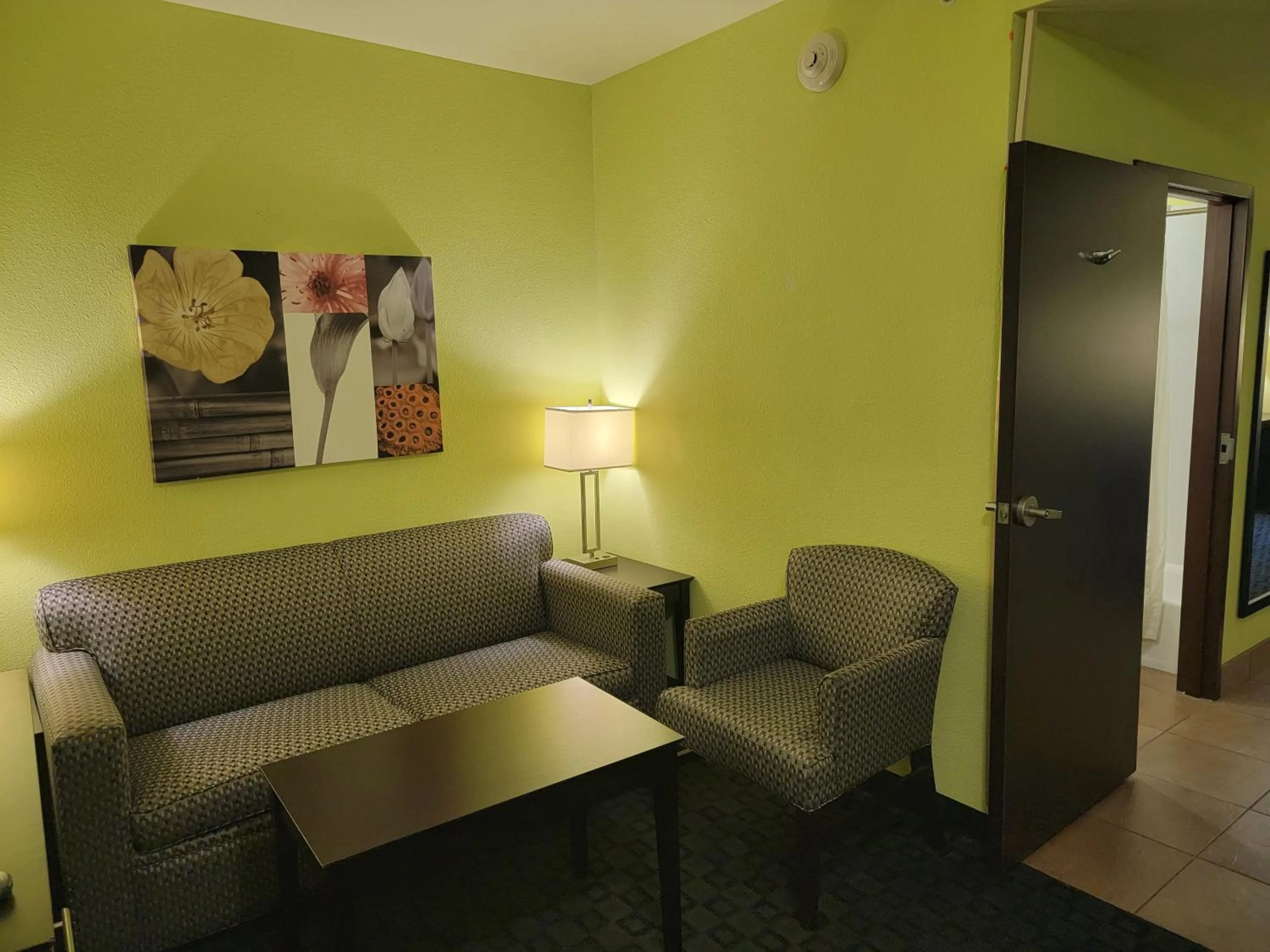 Photo of the whole room in Holiday Inn Garland by IHG