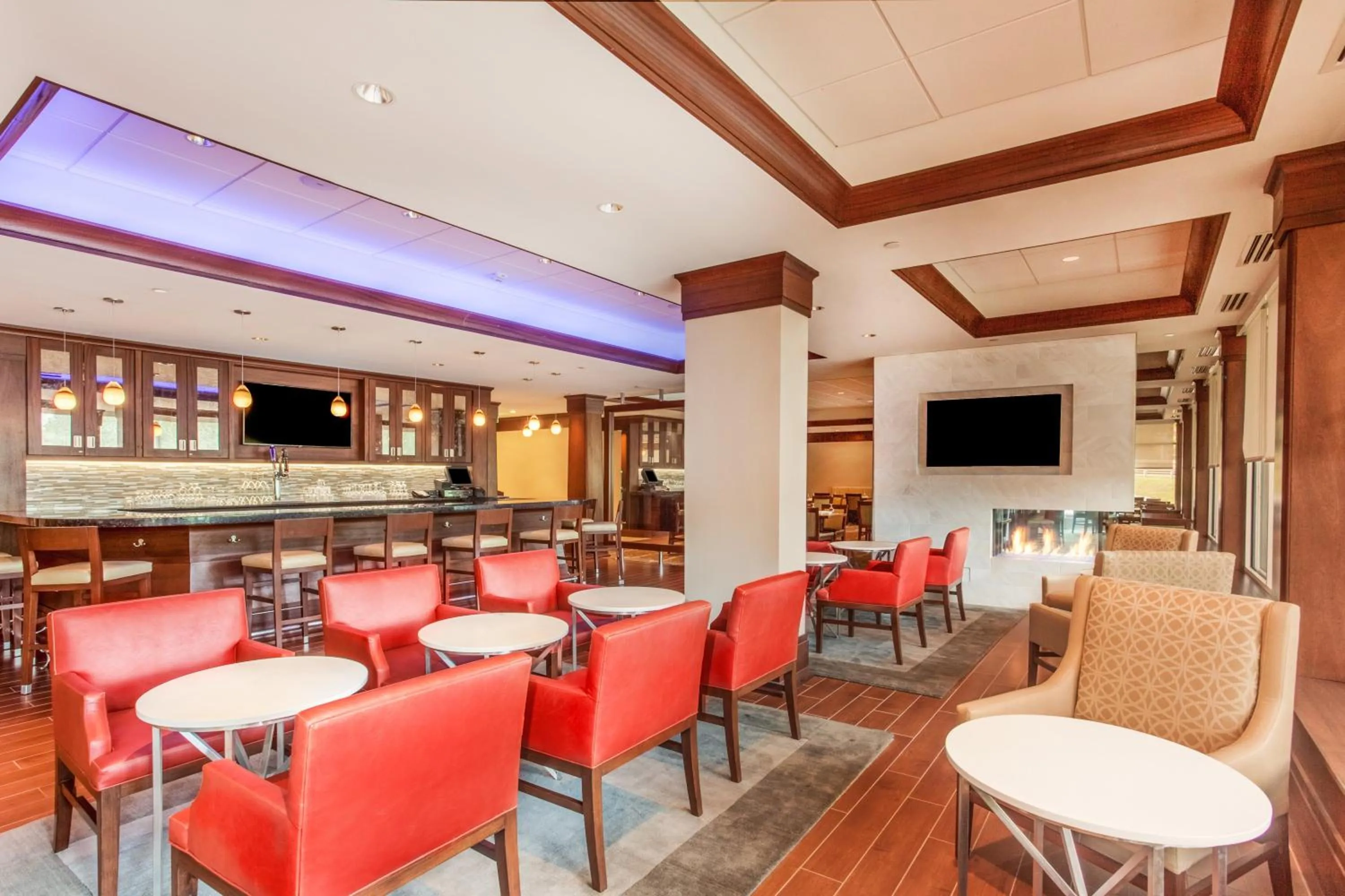 Lounge or bar in Holiday Inn Charlottesville-Monticello by IHG