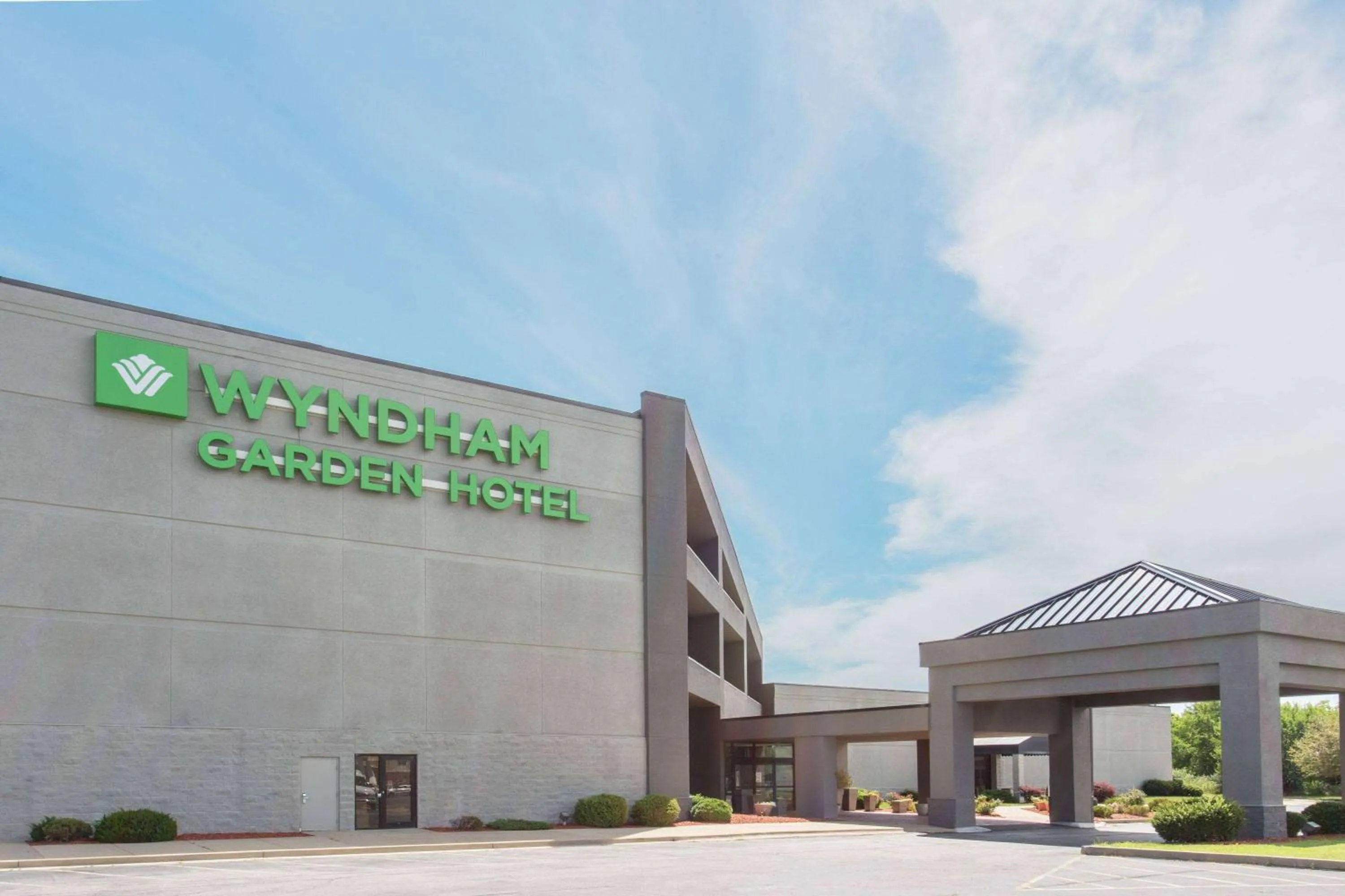 Property building in Wyndham Garden Conference Center Champaign - Urbana