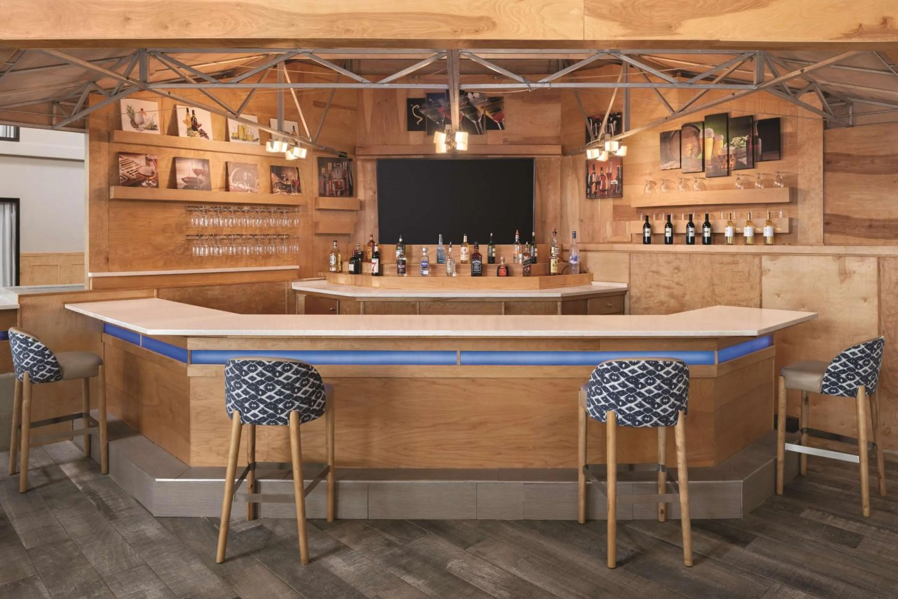 Lounge or bar in Wyndham Garden Conference Center Champaign - Urbana