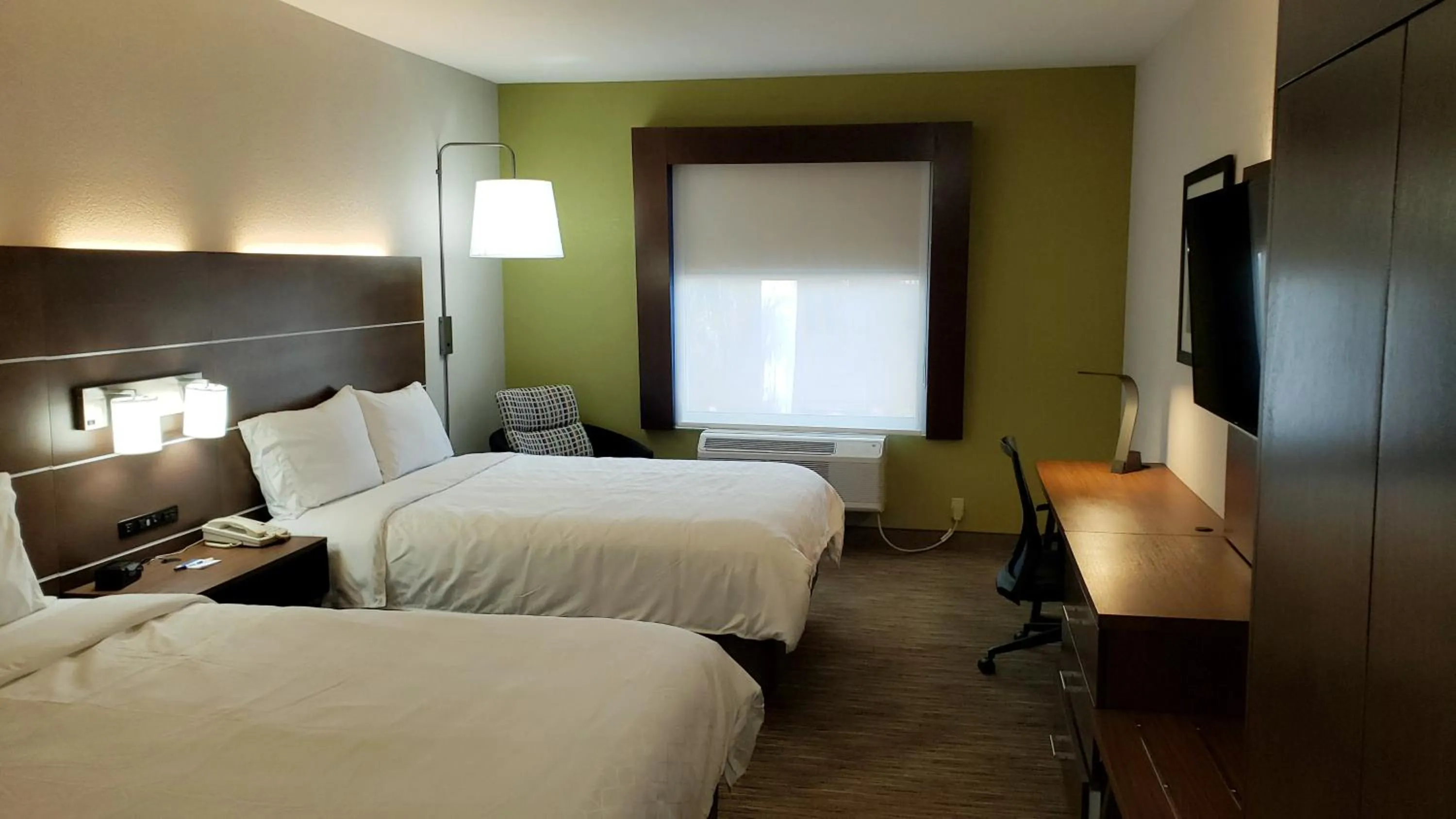 Bed in Holiday Inn Express Hotel and Suites Weslaco by IHG