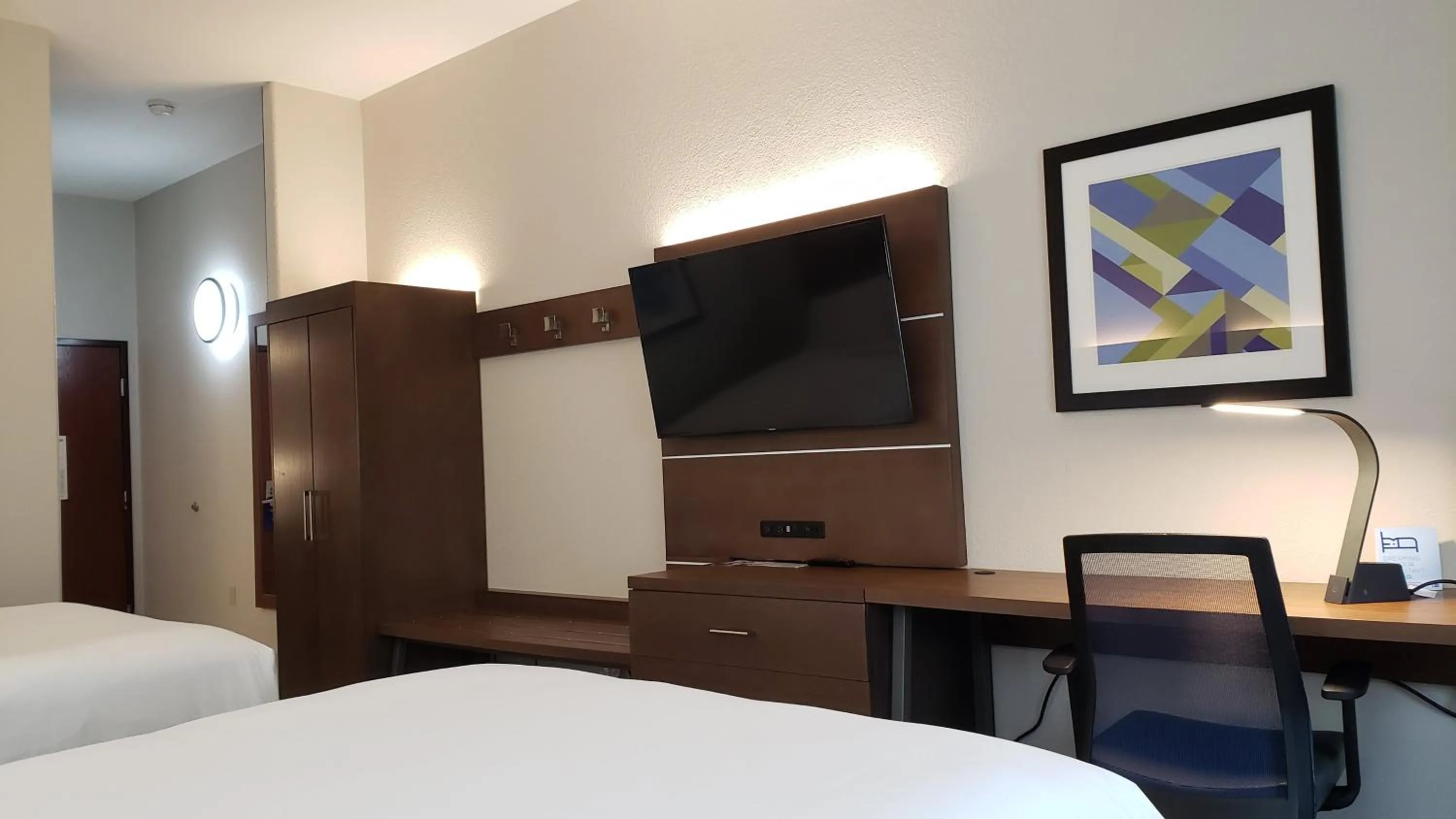 Photo of the whole room, Bed in Holiday Inn Express Hotel and Suites Weslaco by IHG