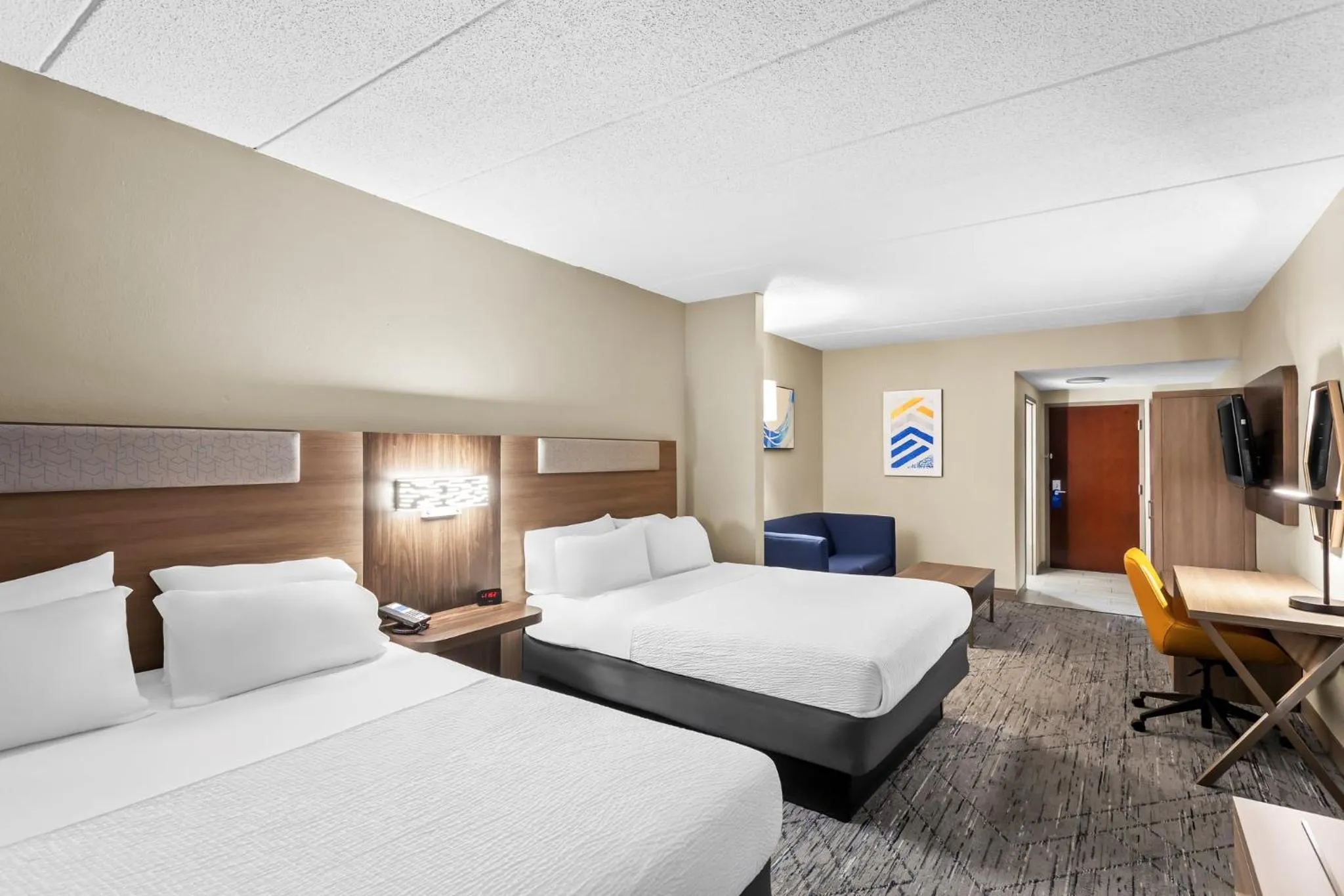 Photo of the whole room, Bed in Holiday Inn Express Hotel & Suites Charleston-Southridge by IHG