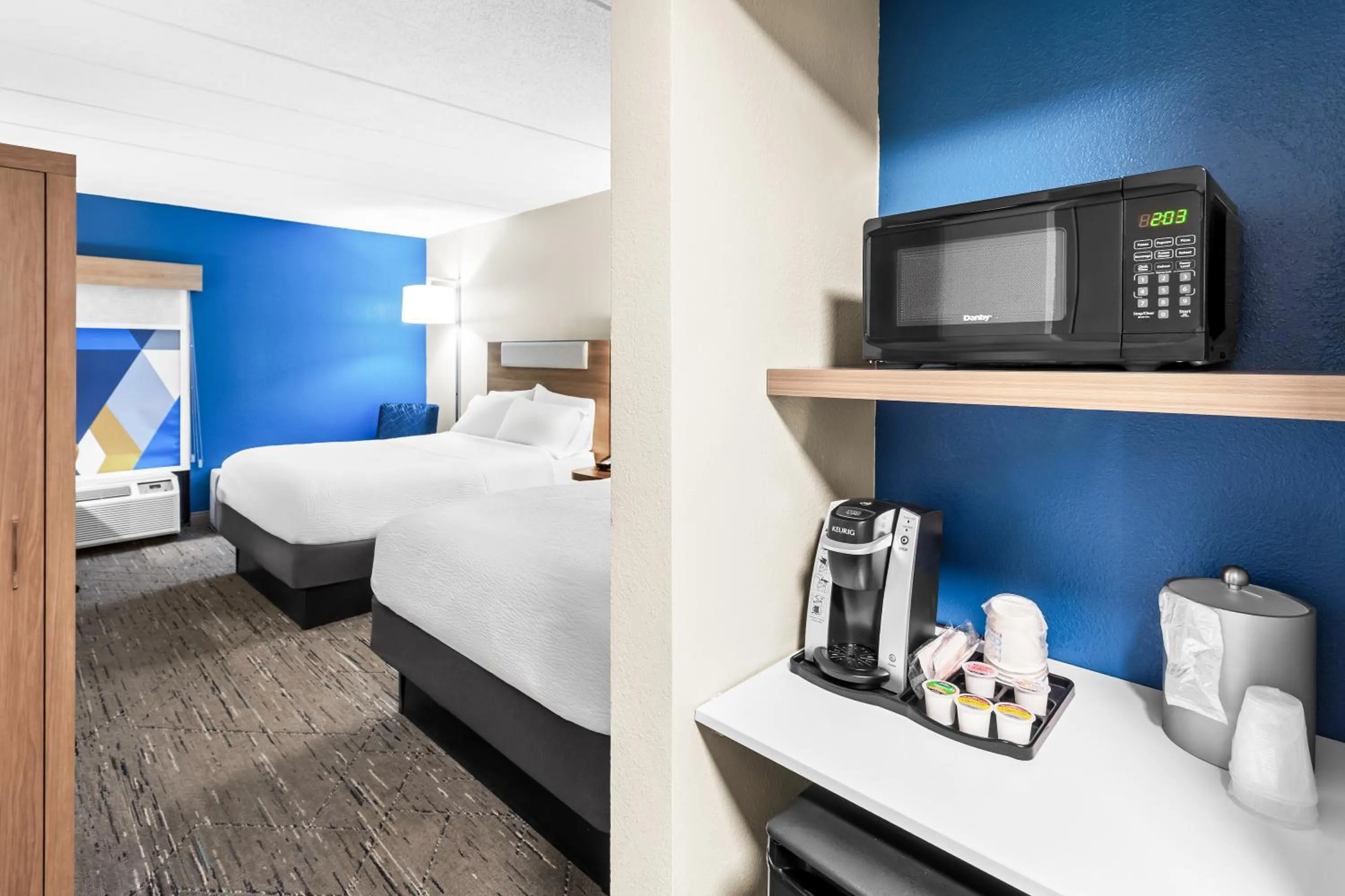 Guests, Bed in Holiday Inn Express Hotel & Suites Charleston-Southridge by IHG