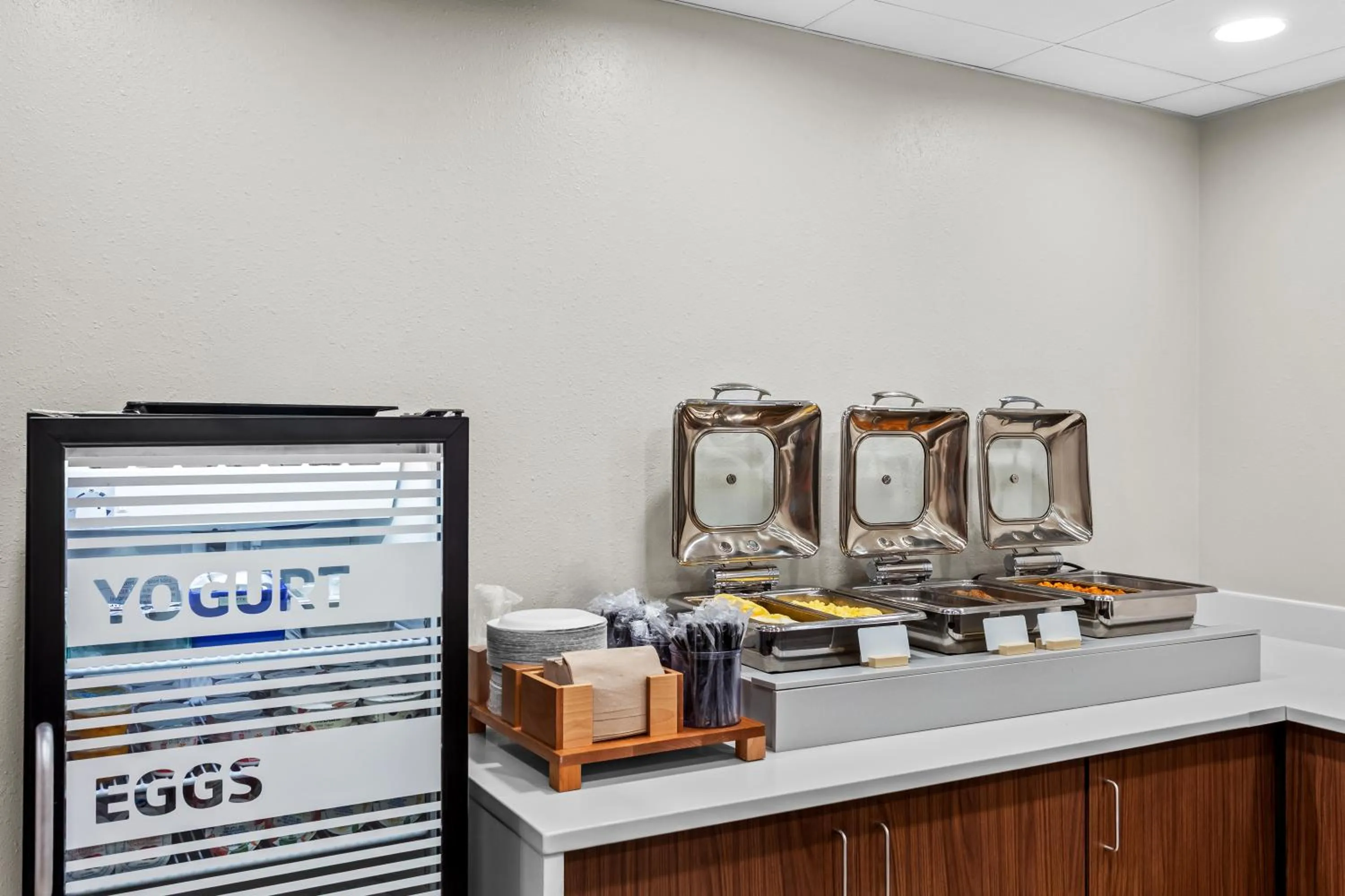 Breakfast in Holiday Inn Express Hotel & Suites Charleston-Southridge by IHG