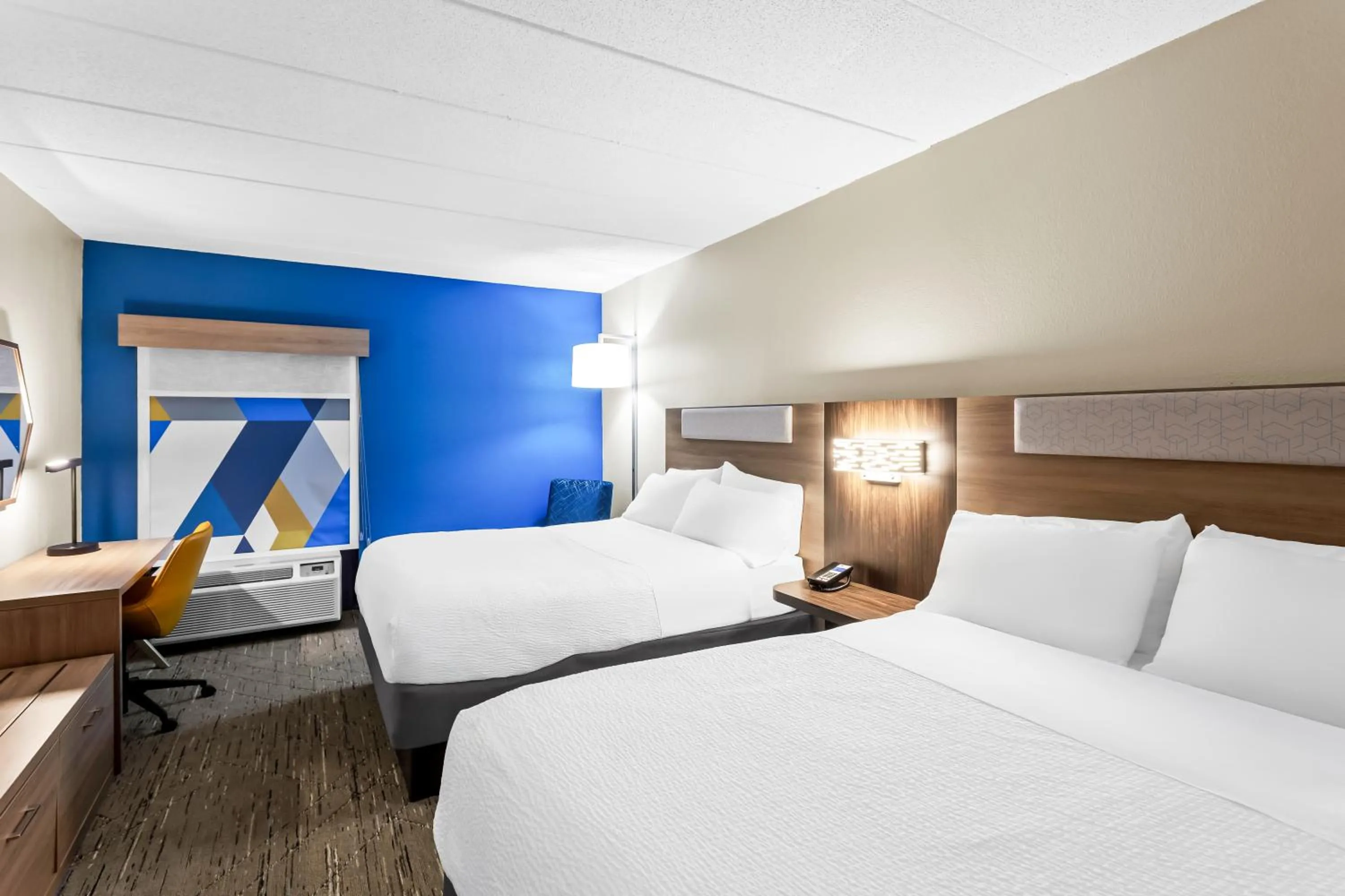 Guests, Bed in Holiday Inn Express Hotel & Suites Charleston-Southridge by IHG