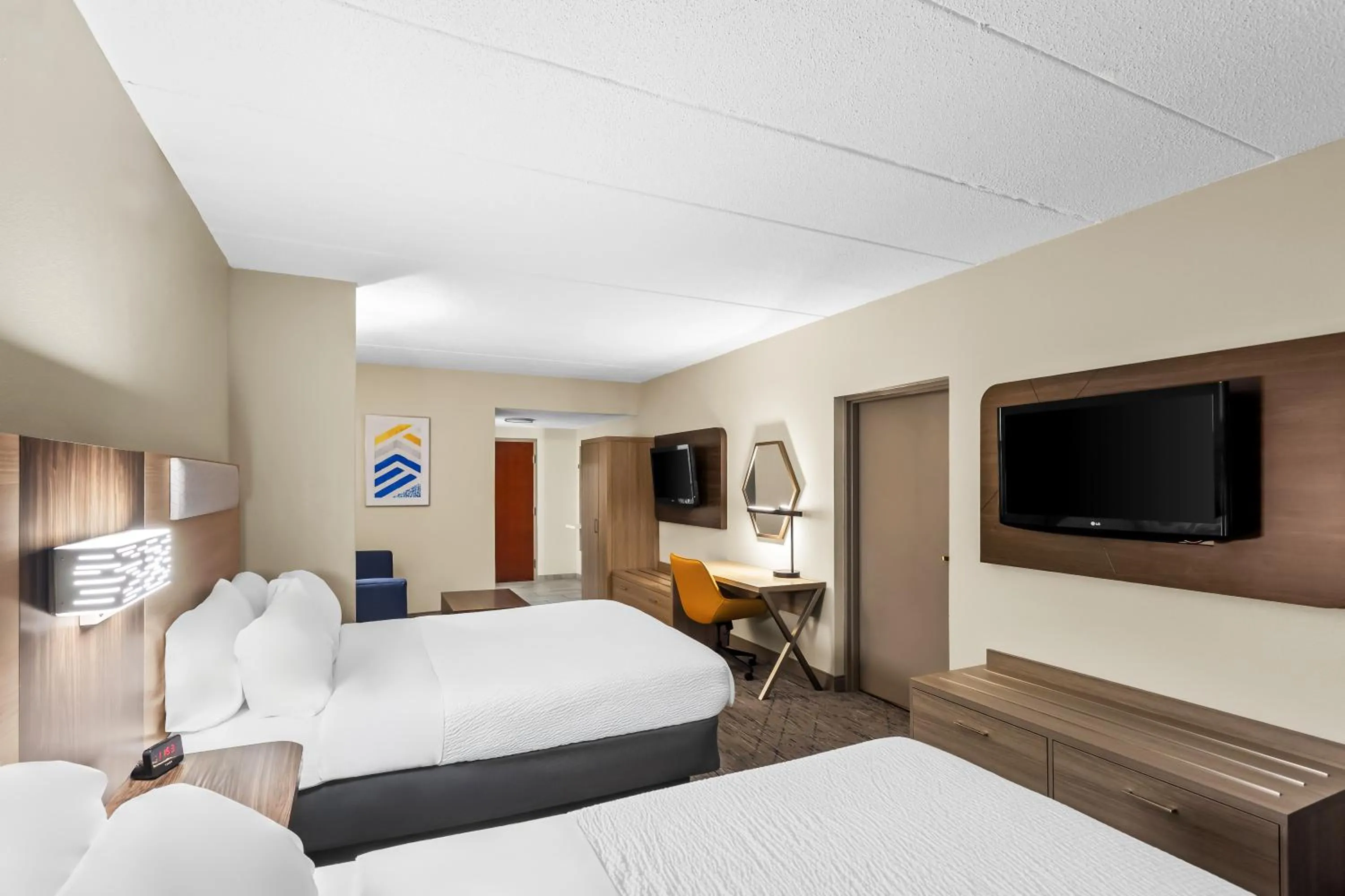 Guests, Bed in Holiday Inn Express Hotel & Suites Charleston-Southridge by IHG
