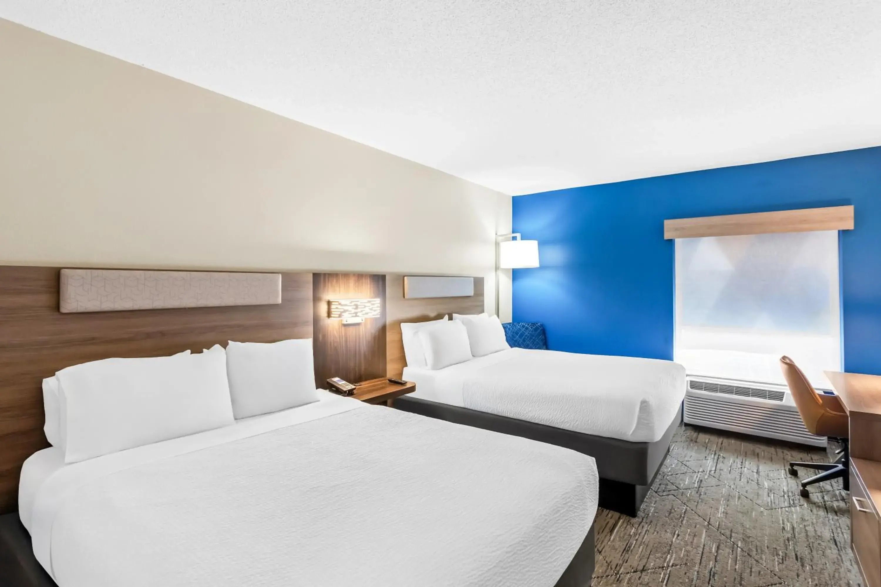 Standard Queen Room with Two Queen Beds in Holiday Inn Express Hotel & Suites Charleston-Southridge by IHG Standard Queen Room with Two Queen Beds in Holiday Inn Express Hotel & Suites Charleston-Southridge by IHG