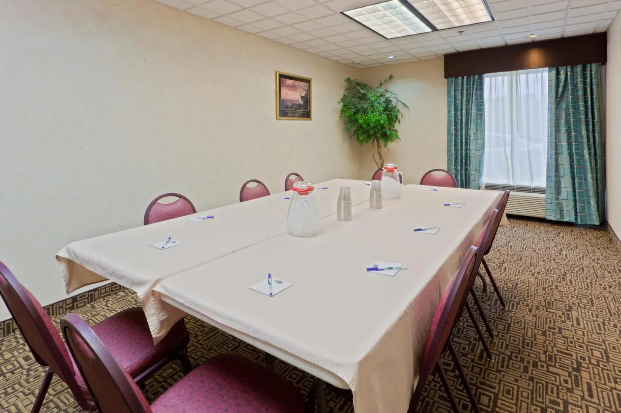 Meeting/conference room in Holiday Inn Express Hotel & Suites Charleston-Southridge by IHG