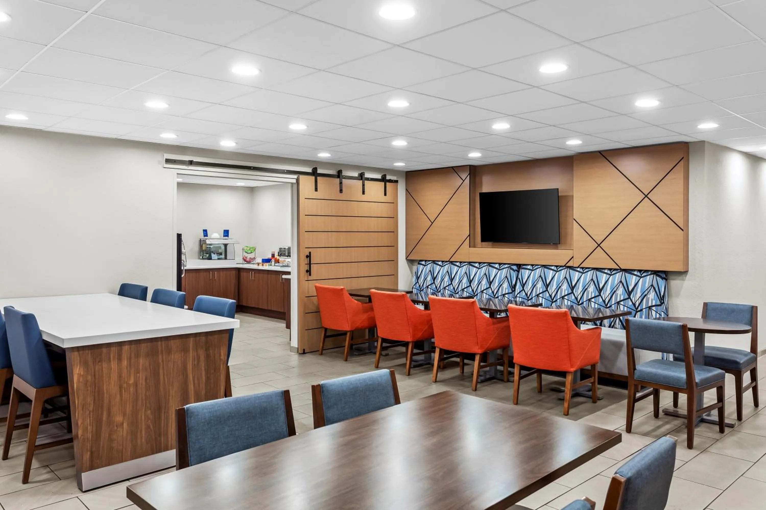 Breakfast in Holiday Inn Express Hotel & Suites Charleston-Southridge by IHG