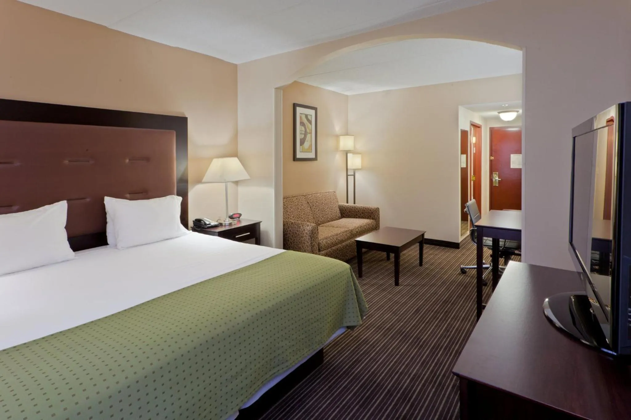 Photo of the whole room, Bed in Holiday Inn Express Hotel & Suites Charleston-Southridge by IHG