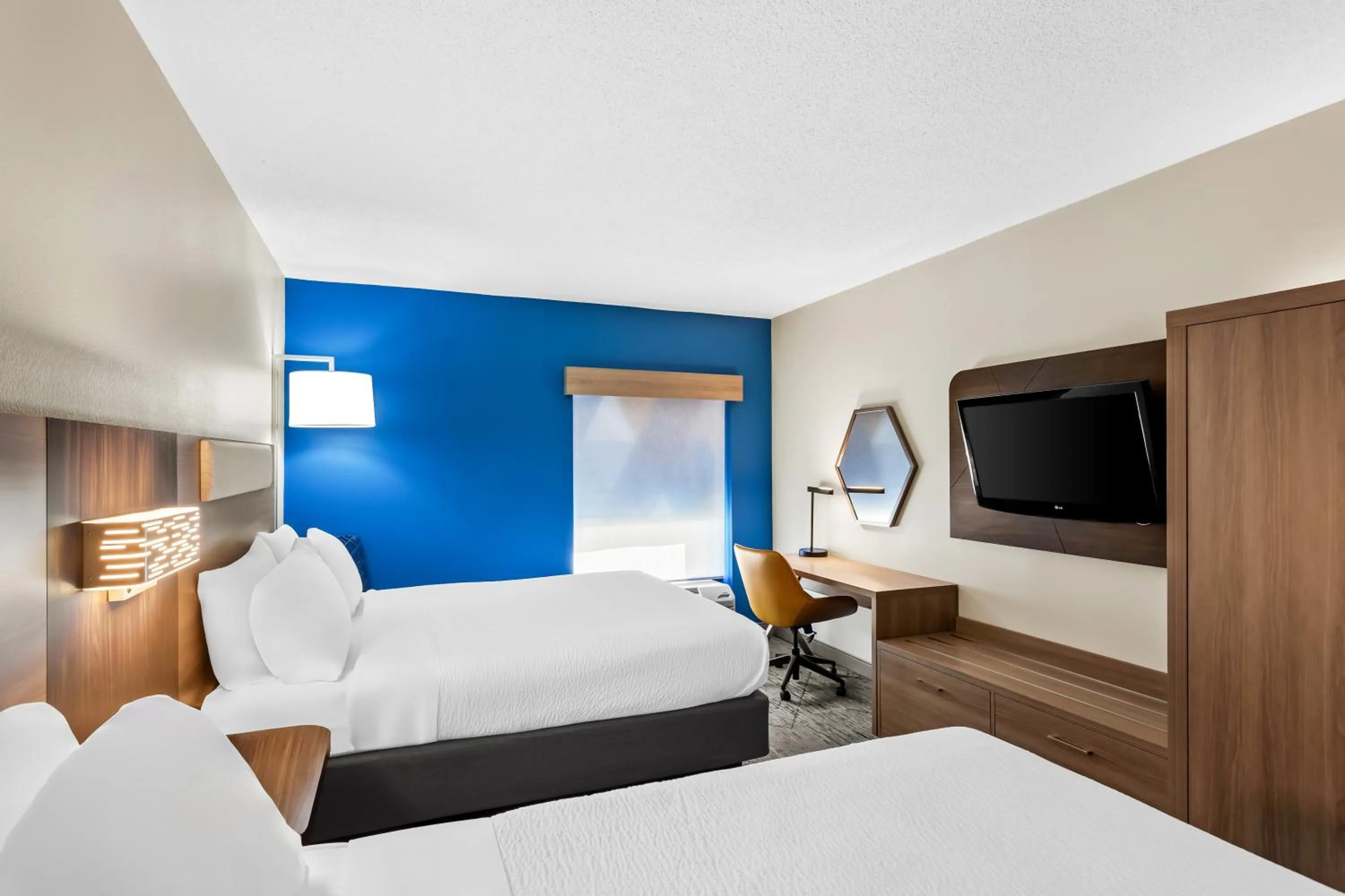 Guests, Bed in Holiday Inn Express Hotel & Suites Charleston-Southridge by IHG
