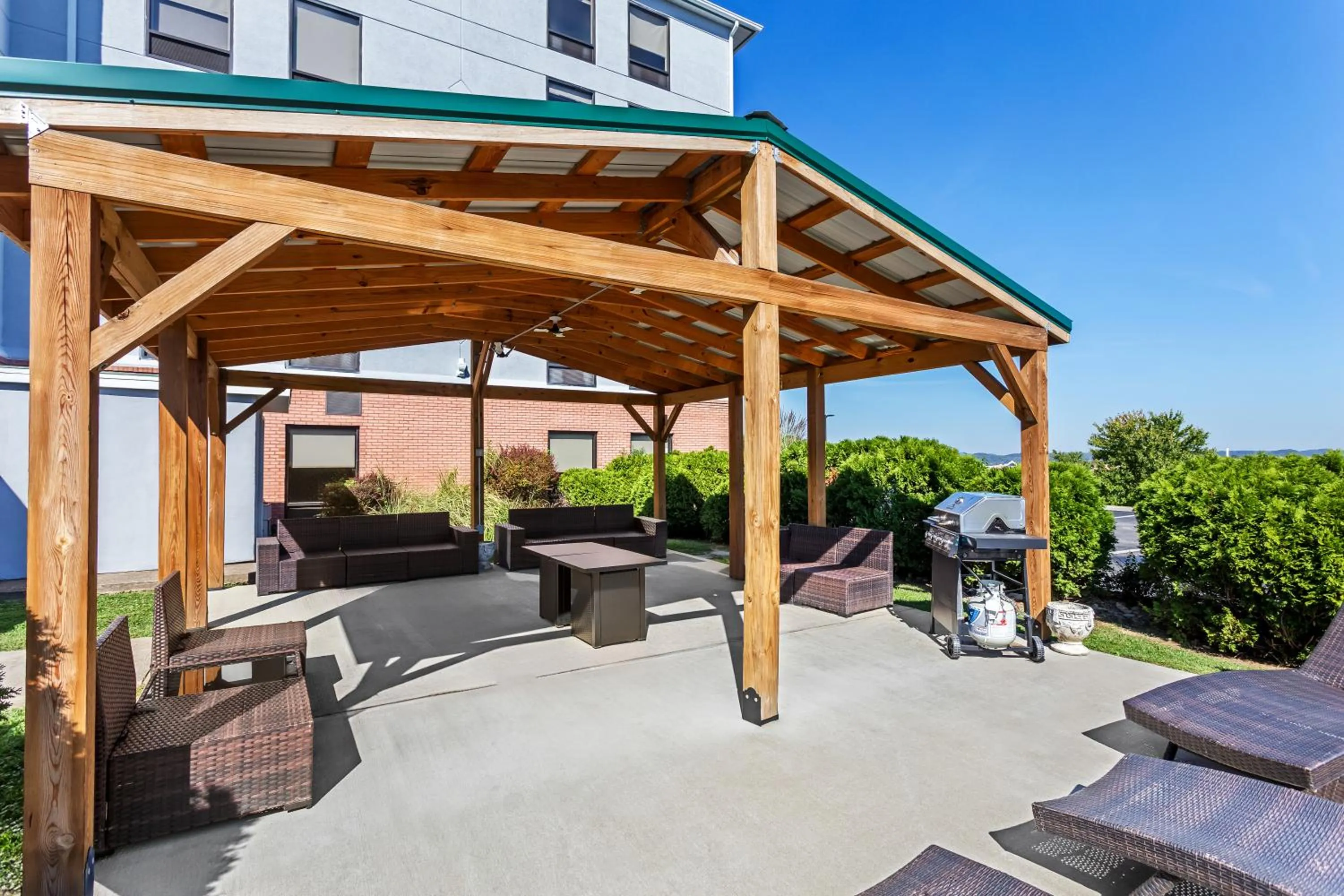 Patio in Holiday Inn Express Hotel & Suites Charleston-Southridge by IHG