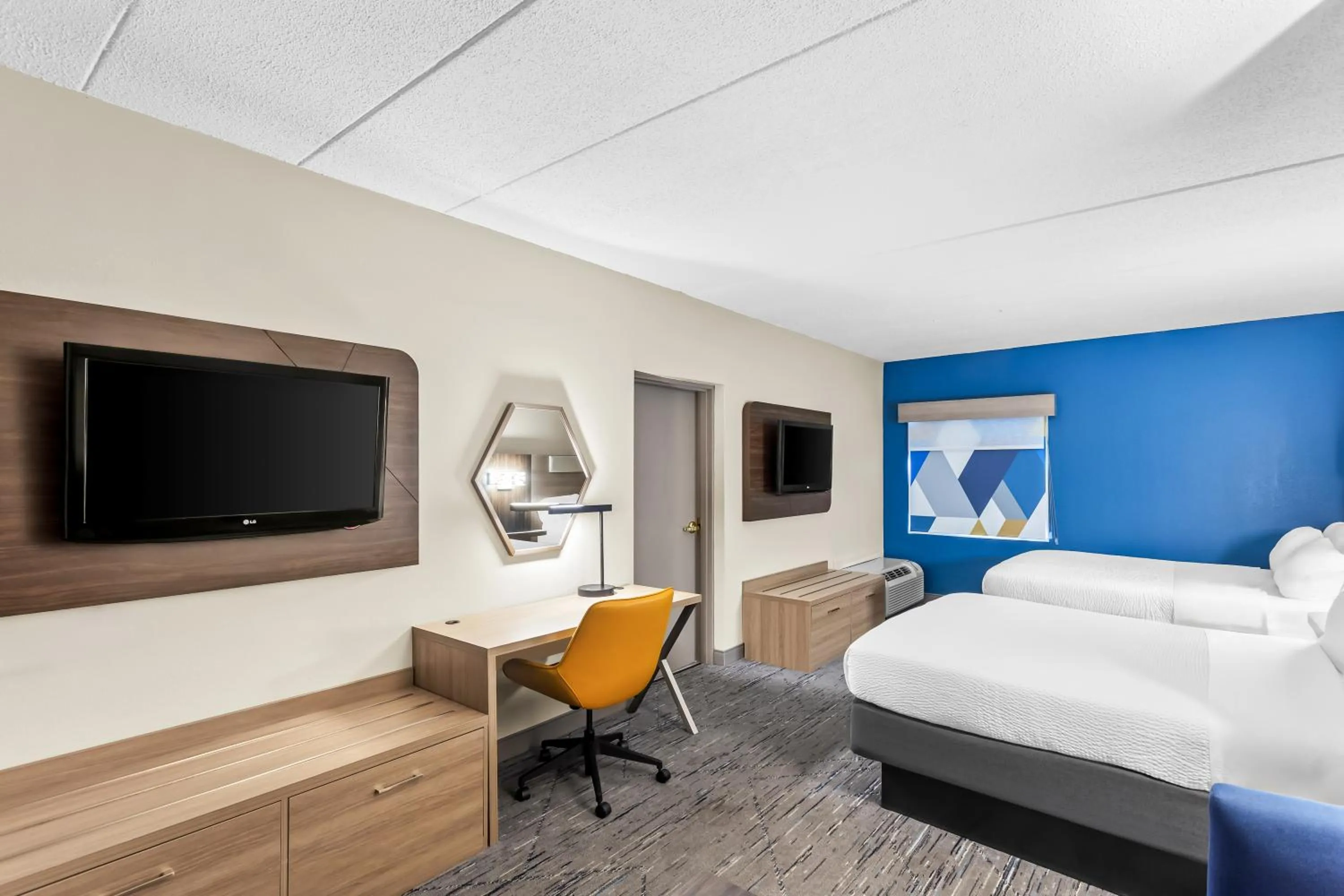 Guests, Bed in Holiday Inn Express Hotel & Suites Charleston-Southridge by IHG