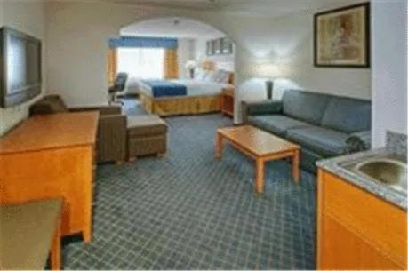 Bed in Holiday Inn Express Hotel & Suites Carlsbad by IHG