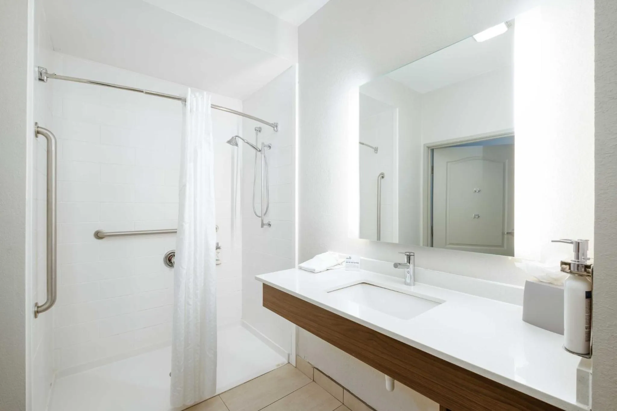 Photo of the whole room in Holiday Inn Express Hotel & Suites Carlsbad by IHG