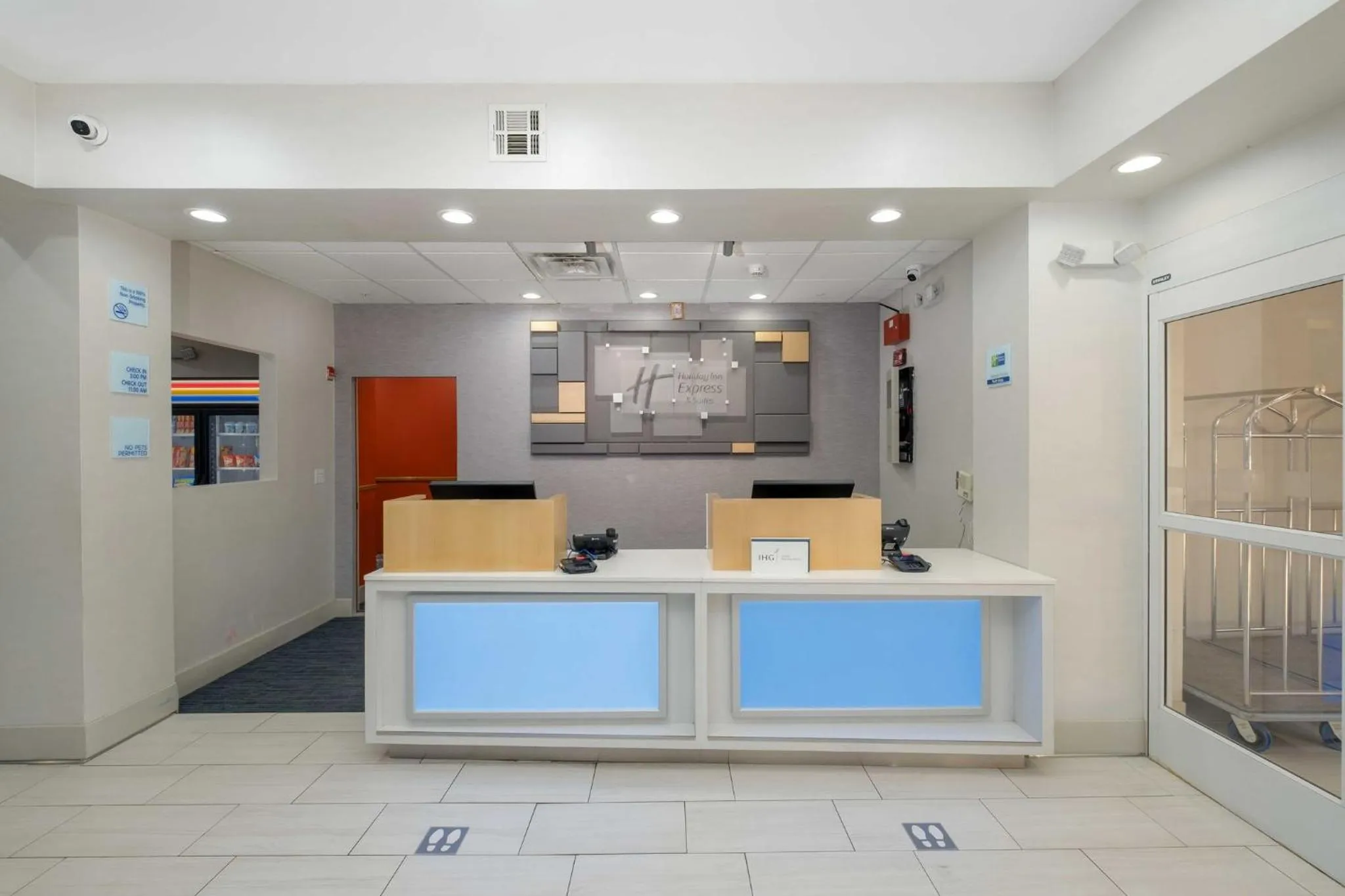 Property building in Holiday Inn Express Hotel & Suites Carlsbad by IHG