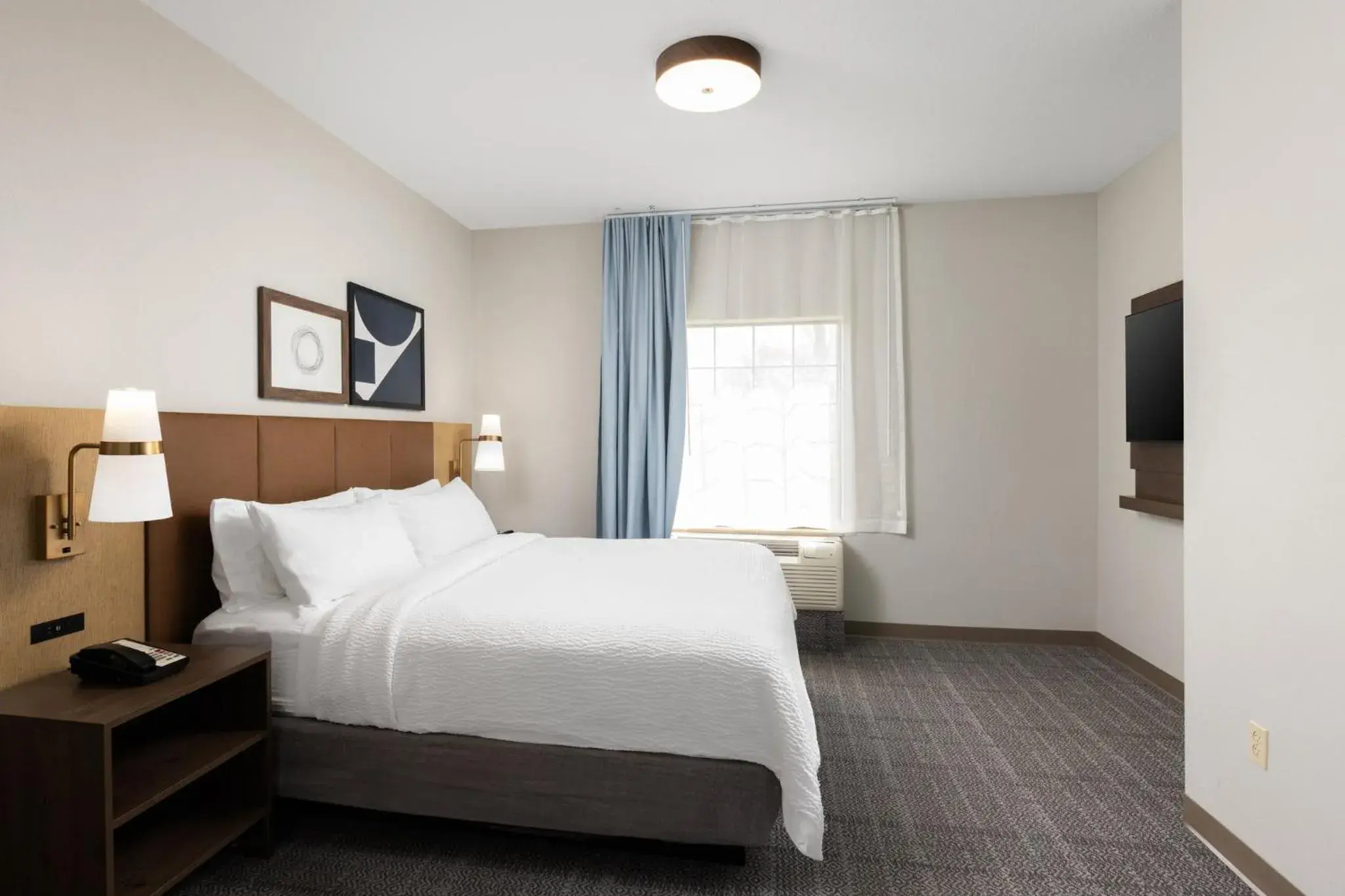 King Studio Suite with Bath Tub - Mobility Access in Staybridge Suites Rogers - Bentonville, an IHG Hotel King Studio Suite with Bath Tub - Mobility Access in Staybridge Suites Rogers - Bentonville, an IHG Hotel