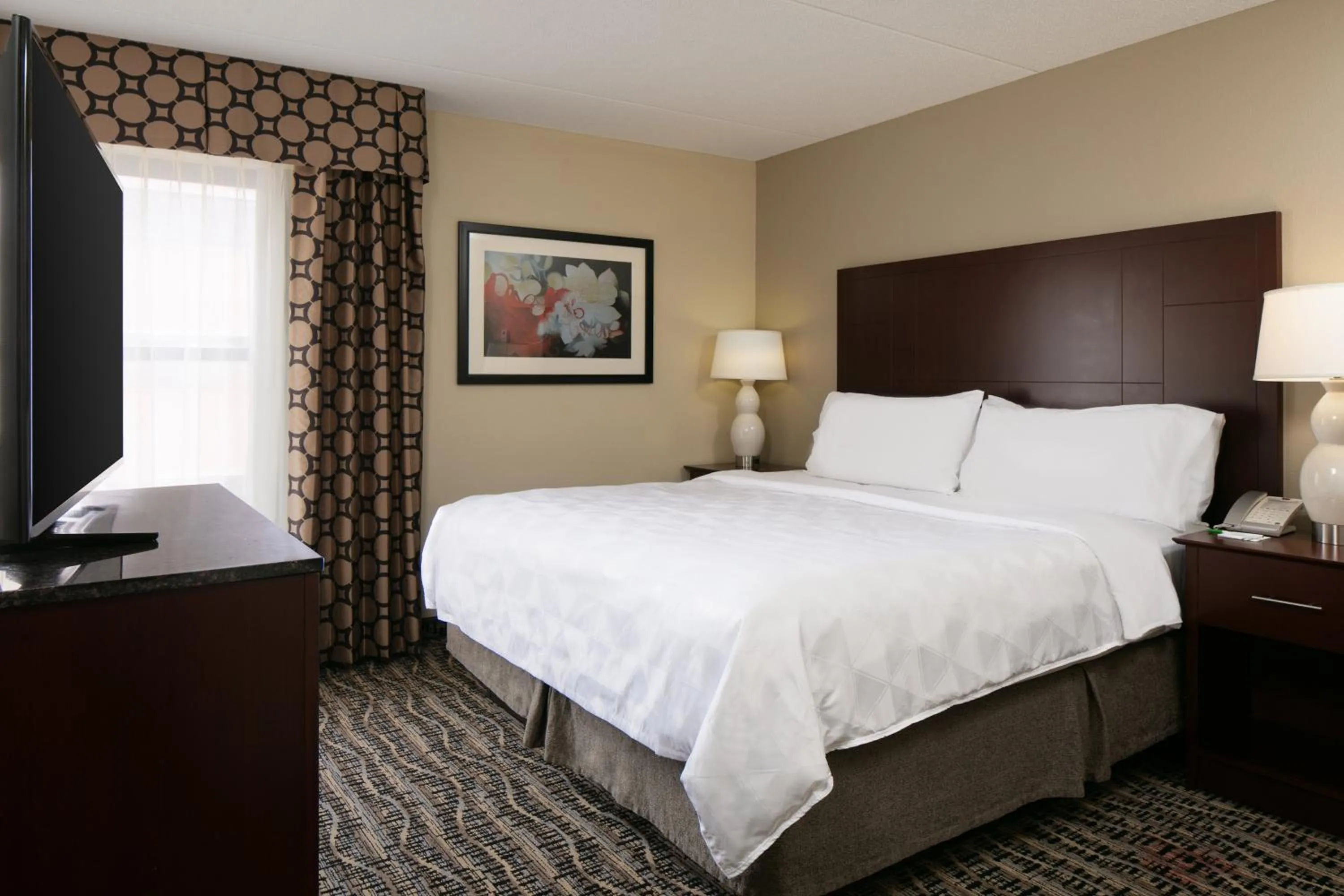 Photo of the whole room, Bed in Holiday Inn Dubuque/Galena by IHG