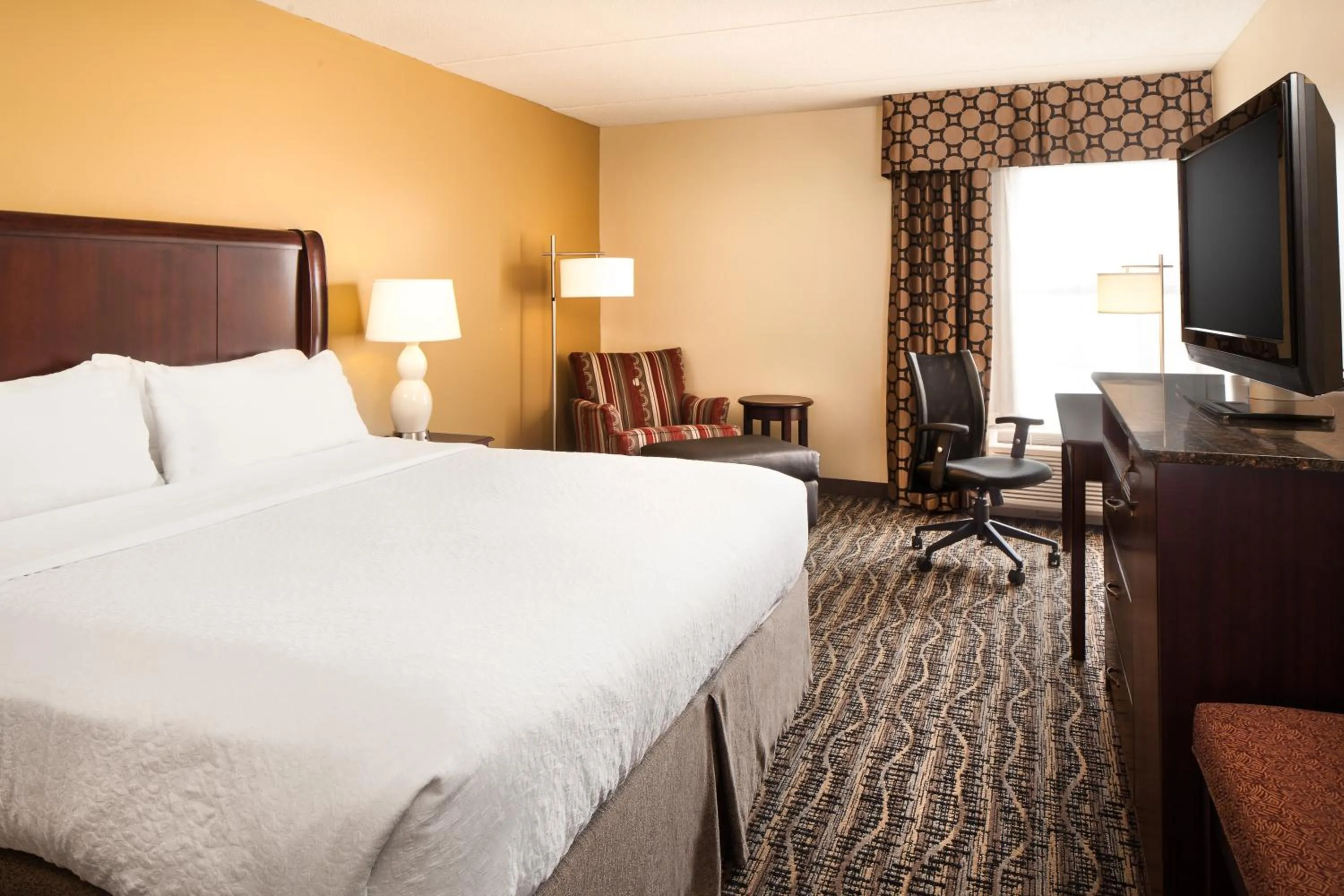 Photo of the whole room, Bed in Holiday Inn Dubuque/Galena by IHG