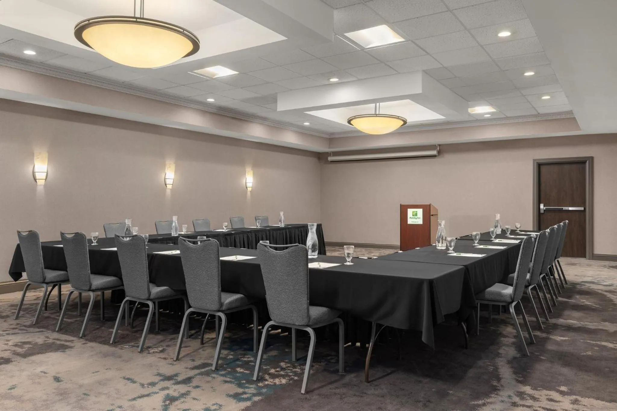 Meeting/conference room in Holiday Inn Dubuque/Galena by IHG