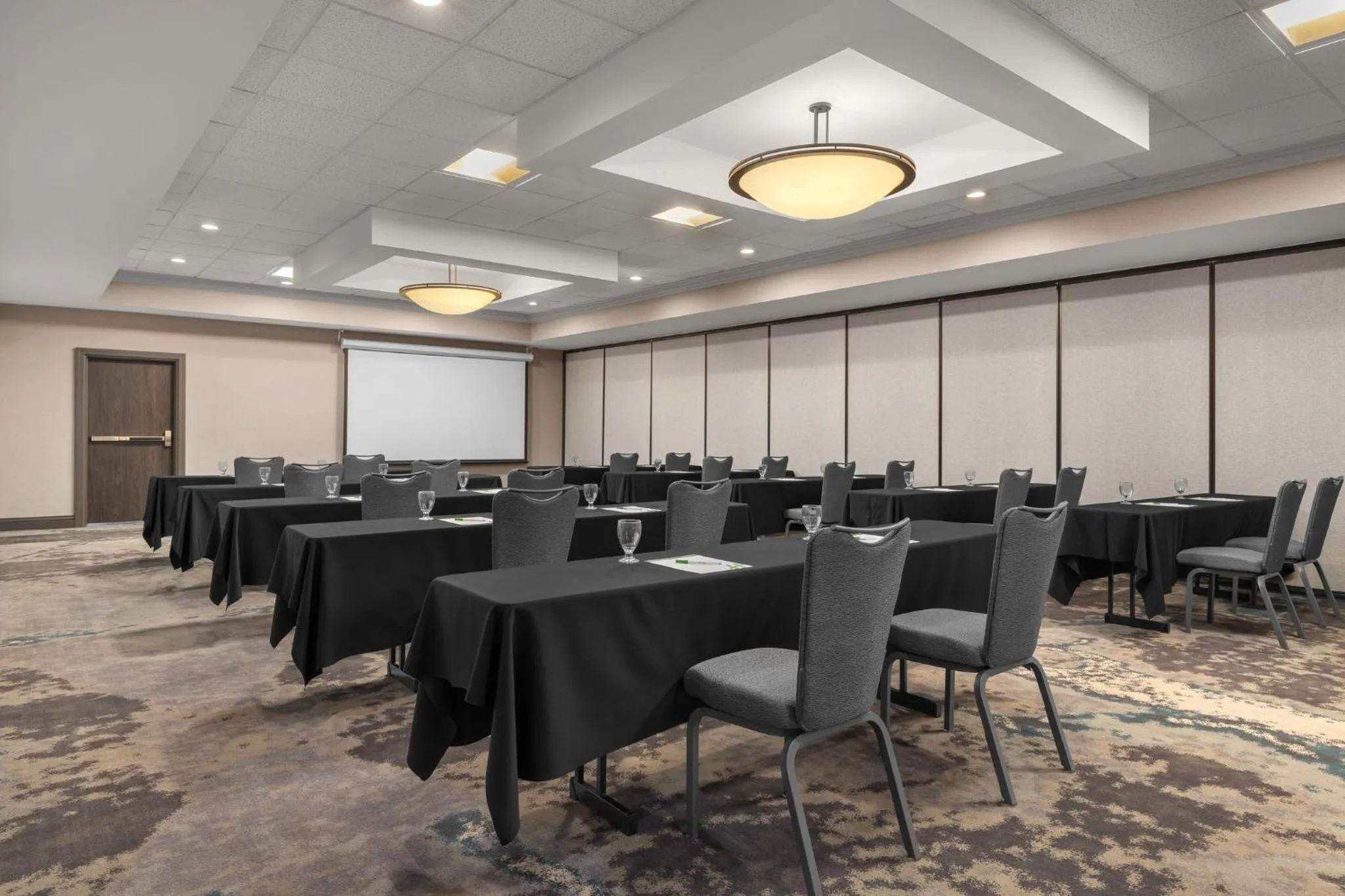 Meeting/conference room in Holiday Inn Dubuque/Galena by IHG