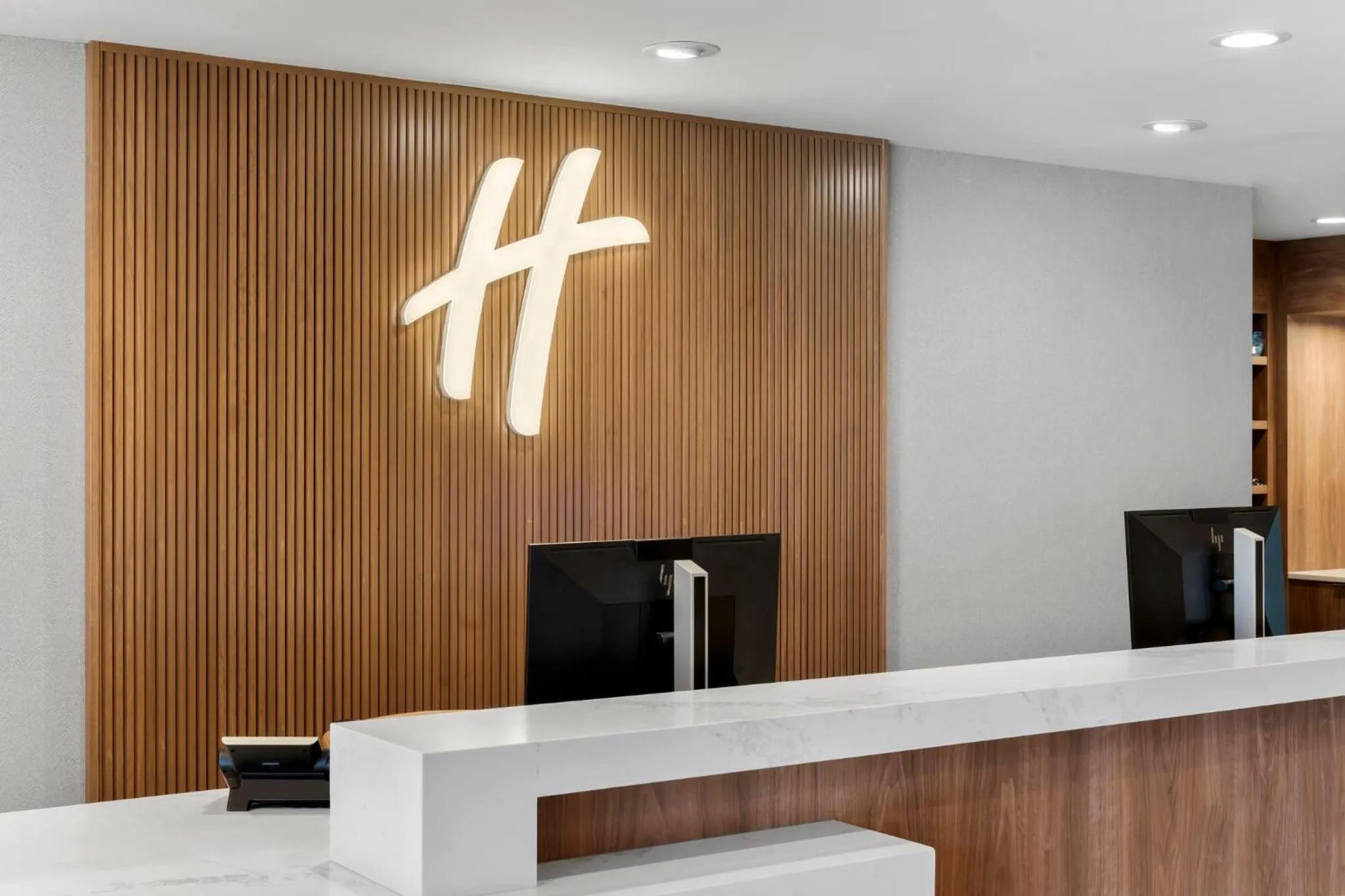 Property building in Holiday Inn Dubuque/Galena by IHG