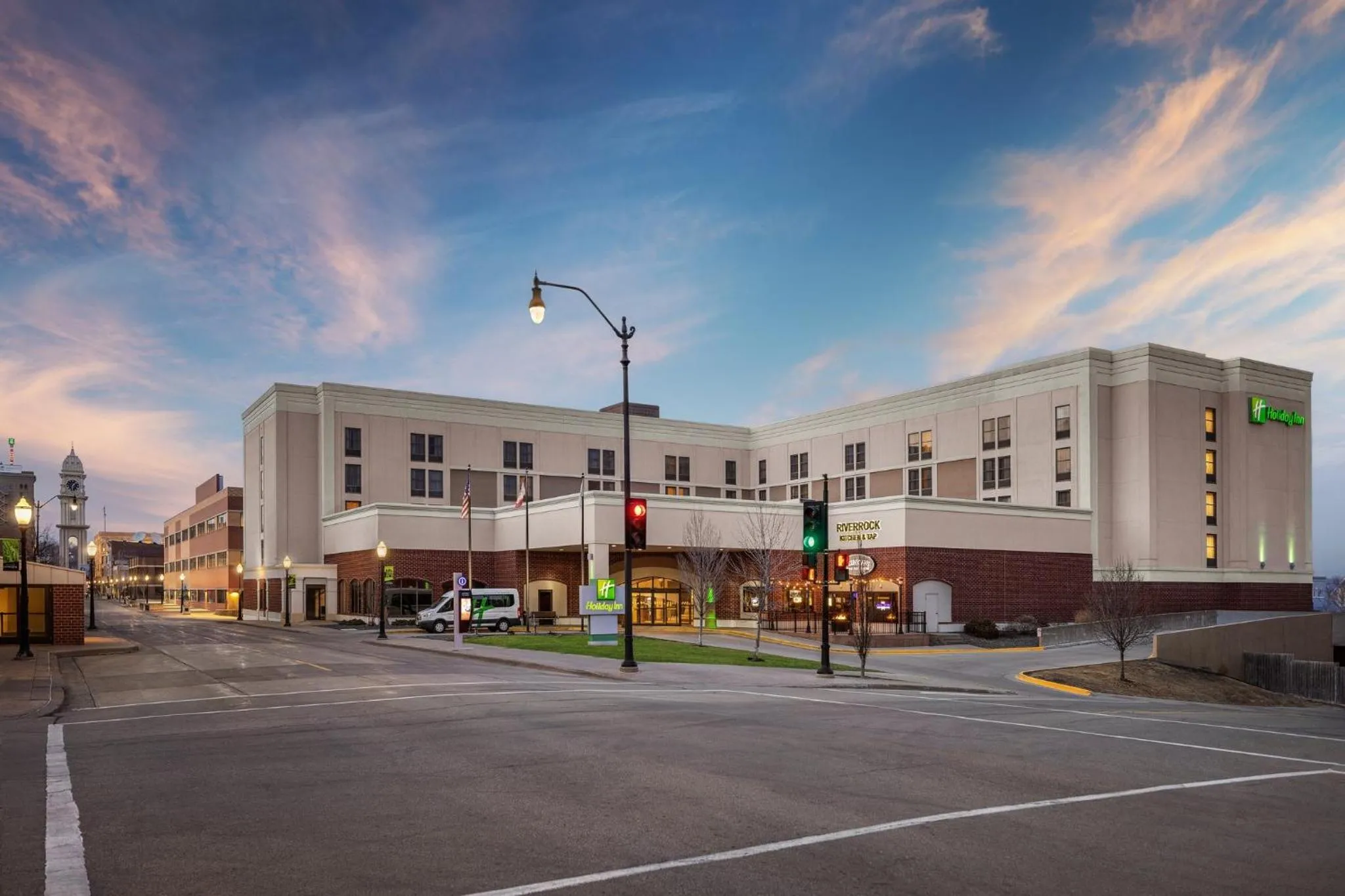 Property building in Holiday Inn Dubuque/Galena by IHG