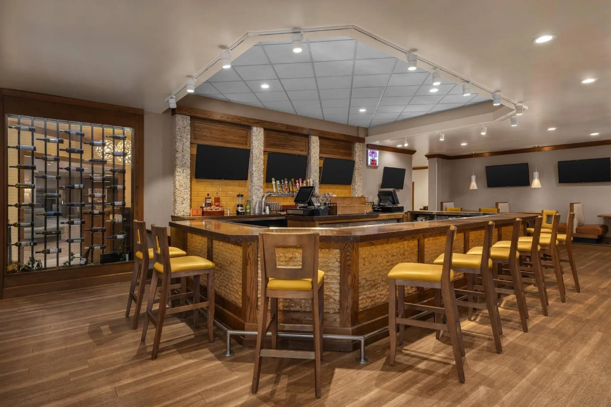 Restaurant/places to eat in Holiday Inn Dubuque/Galena by IHG