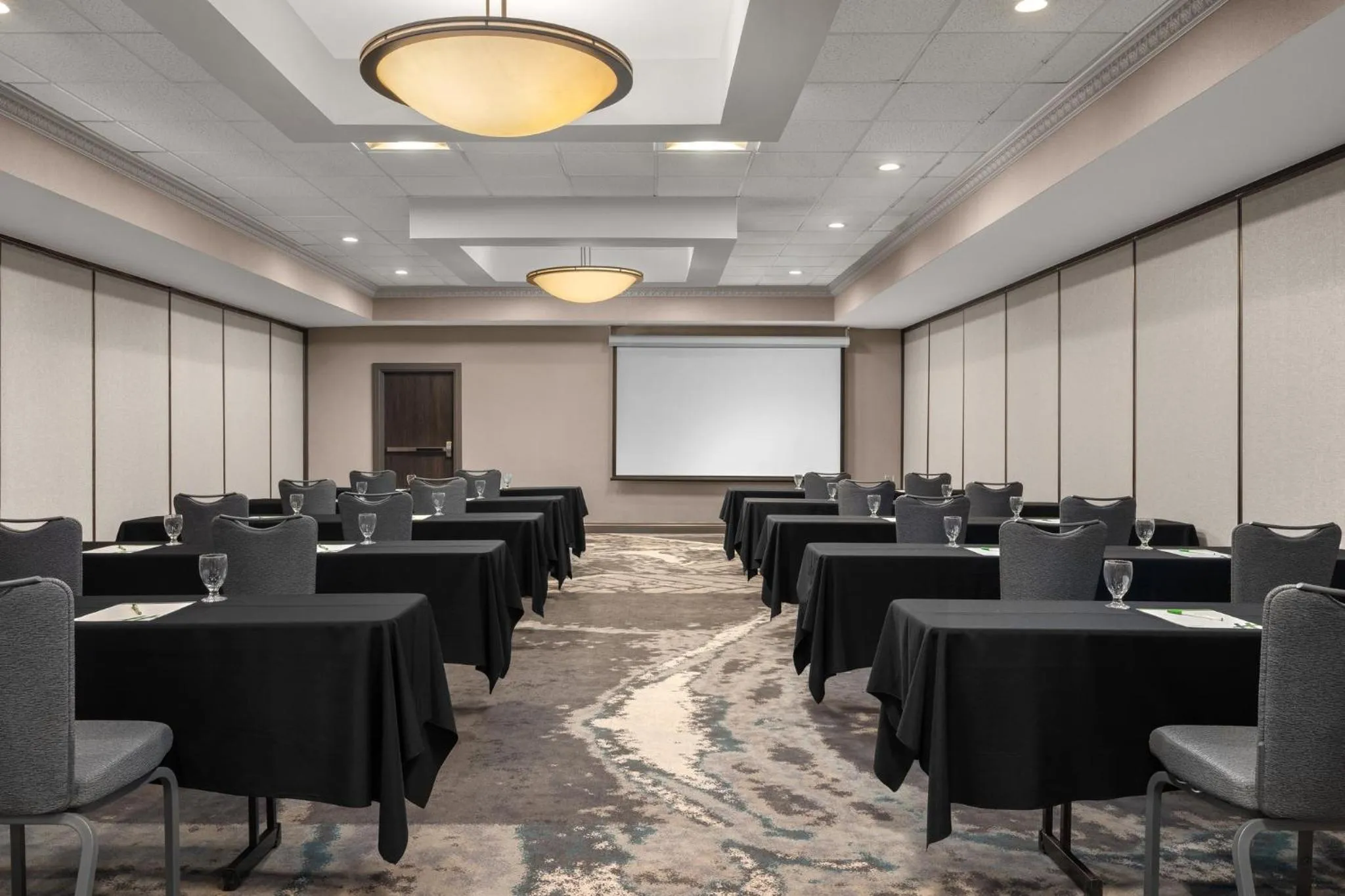 Meeting/conference room in Holiday Inn Dubuque/Galena by IHG