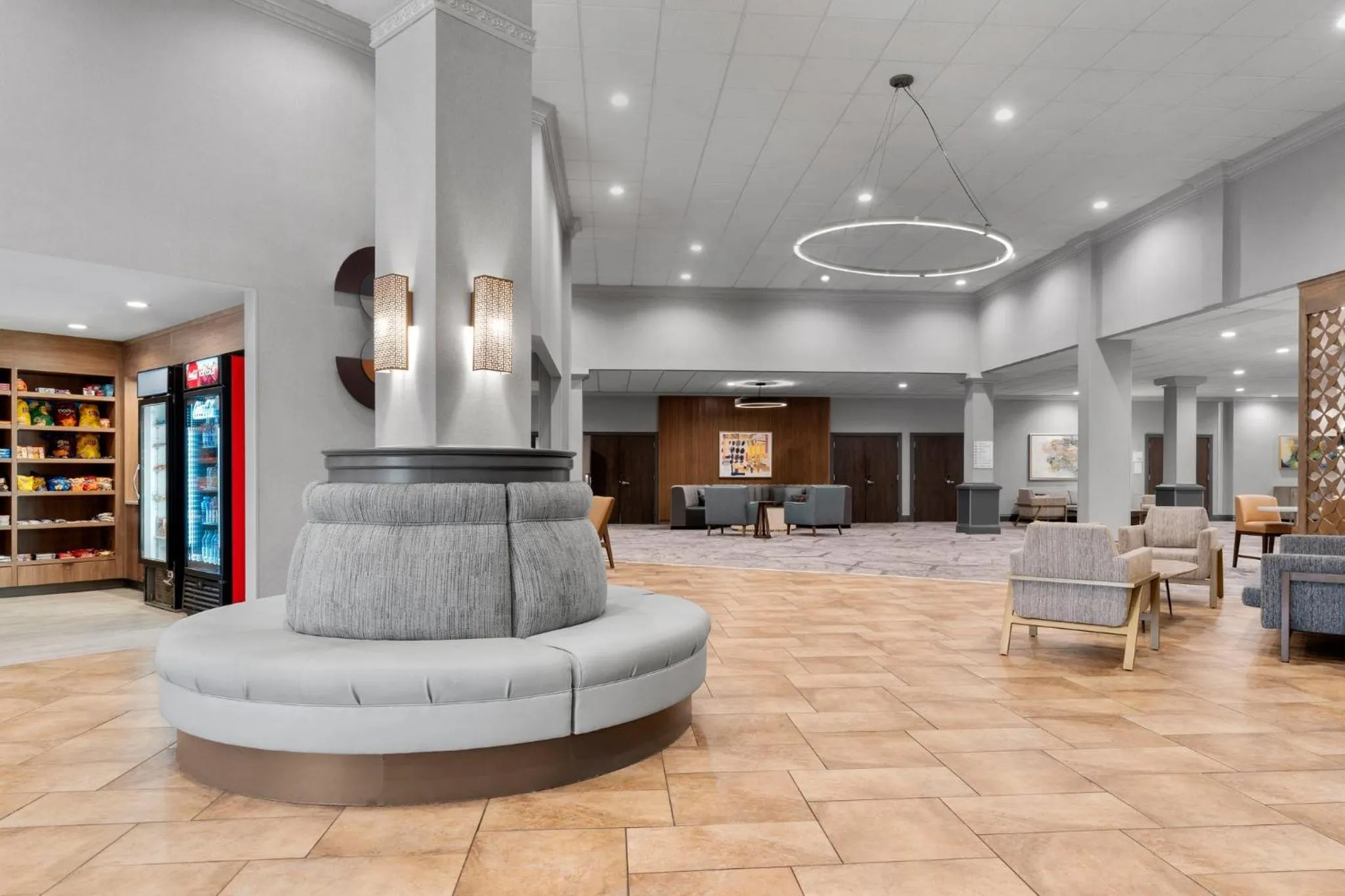 Property building in Holiday Inn Dubuque/Galena by IHG