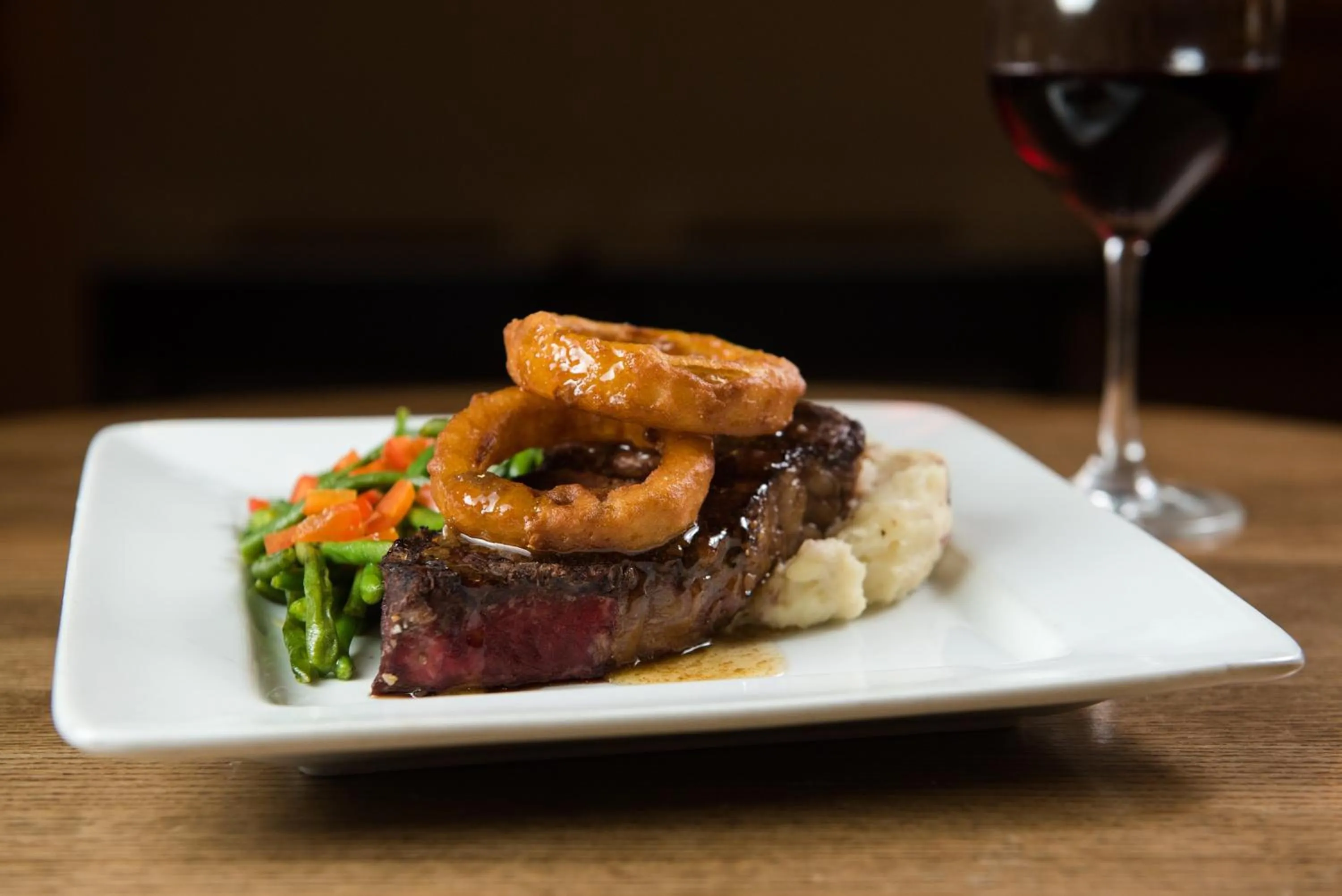 Restaurant/places to eat in Holiday Inn Dubuque/Galena by IHG