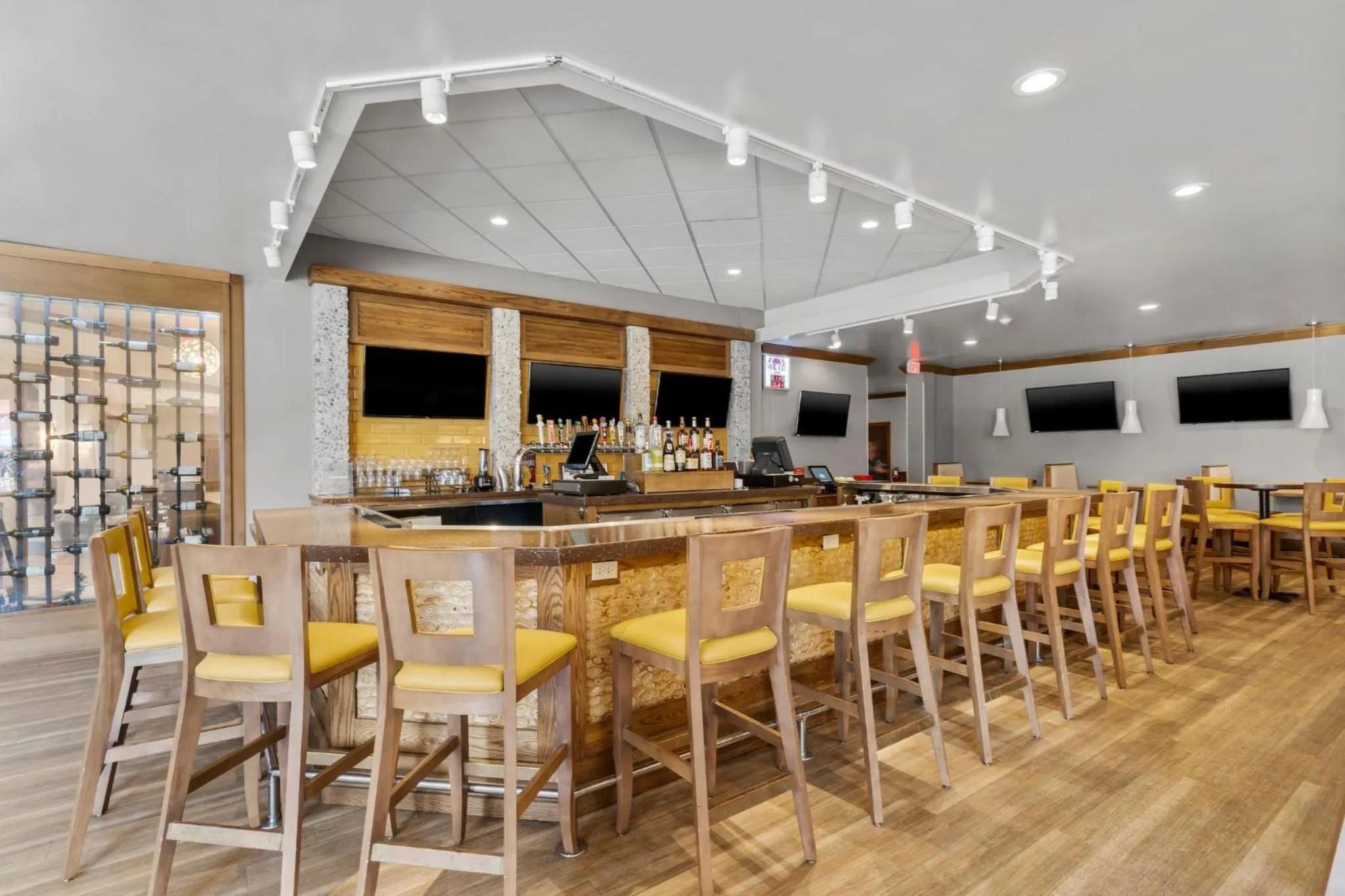 Restaurant/places to eat in Holiday Inn Dubuque/Galena by IHG