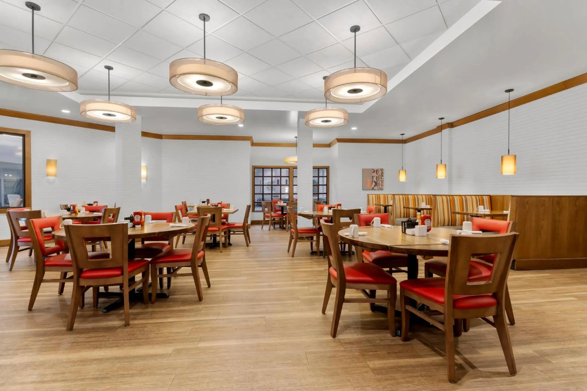 Restaurant/places to eat in Holiday Inn Dubuque/Galena by IHG