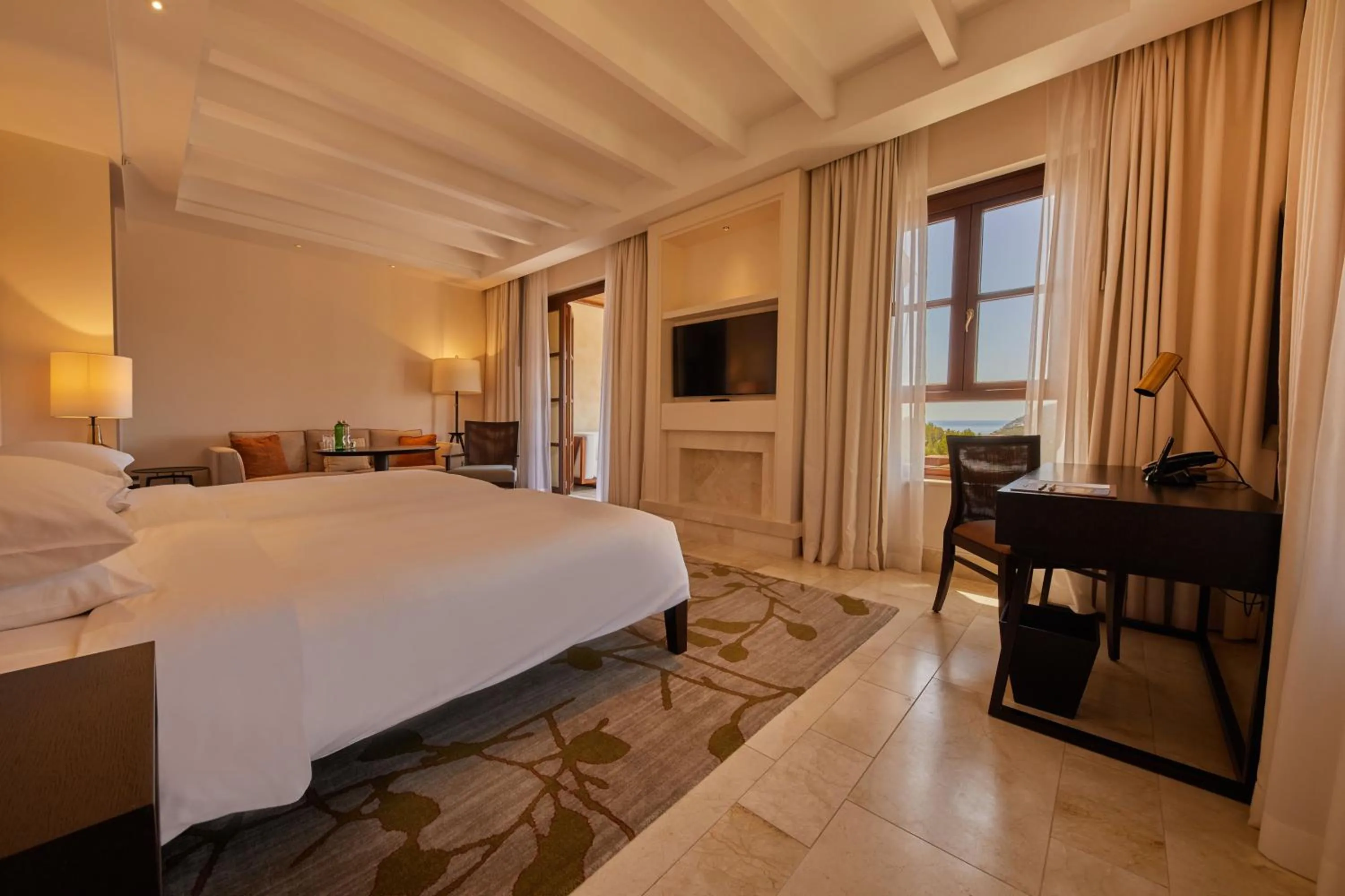 Bedroom, Bed in CAP VERMELL GRAND HOTEL