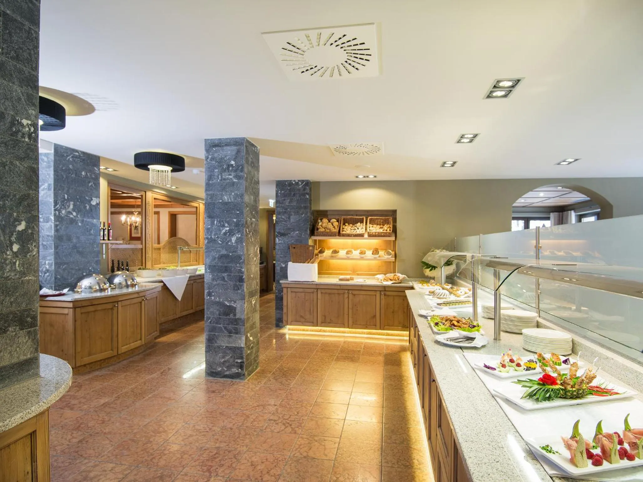 Restaurant/places to eat, Bed in Alpinresort ValSaa - Sport & Spa