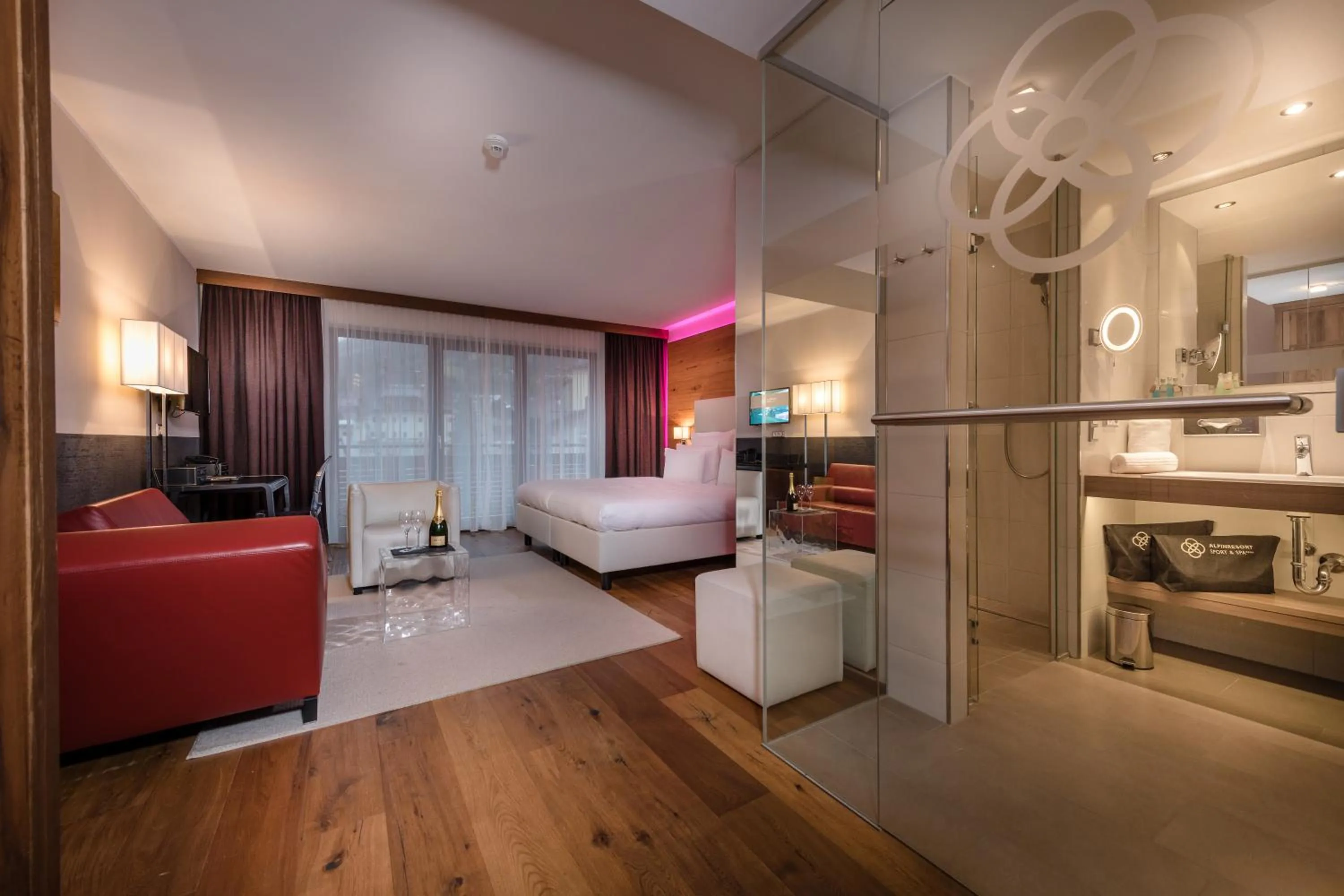 Photo of the whole room, Bed in Alpinresort ValSaa - Sport & Spa